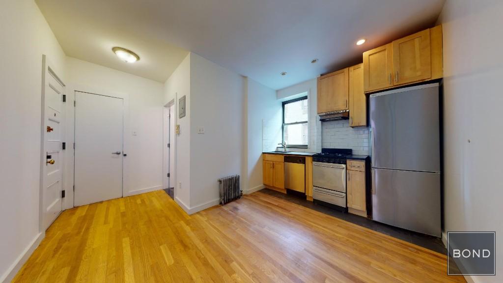 415 East 73rd Street 5H, Upper East Side, Upper East Side, NYC - 2 Bedrooms  
1 Bathrooms  
4 Rooms - 