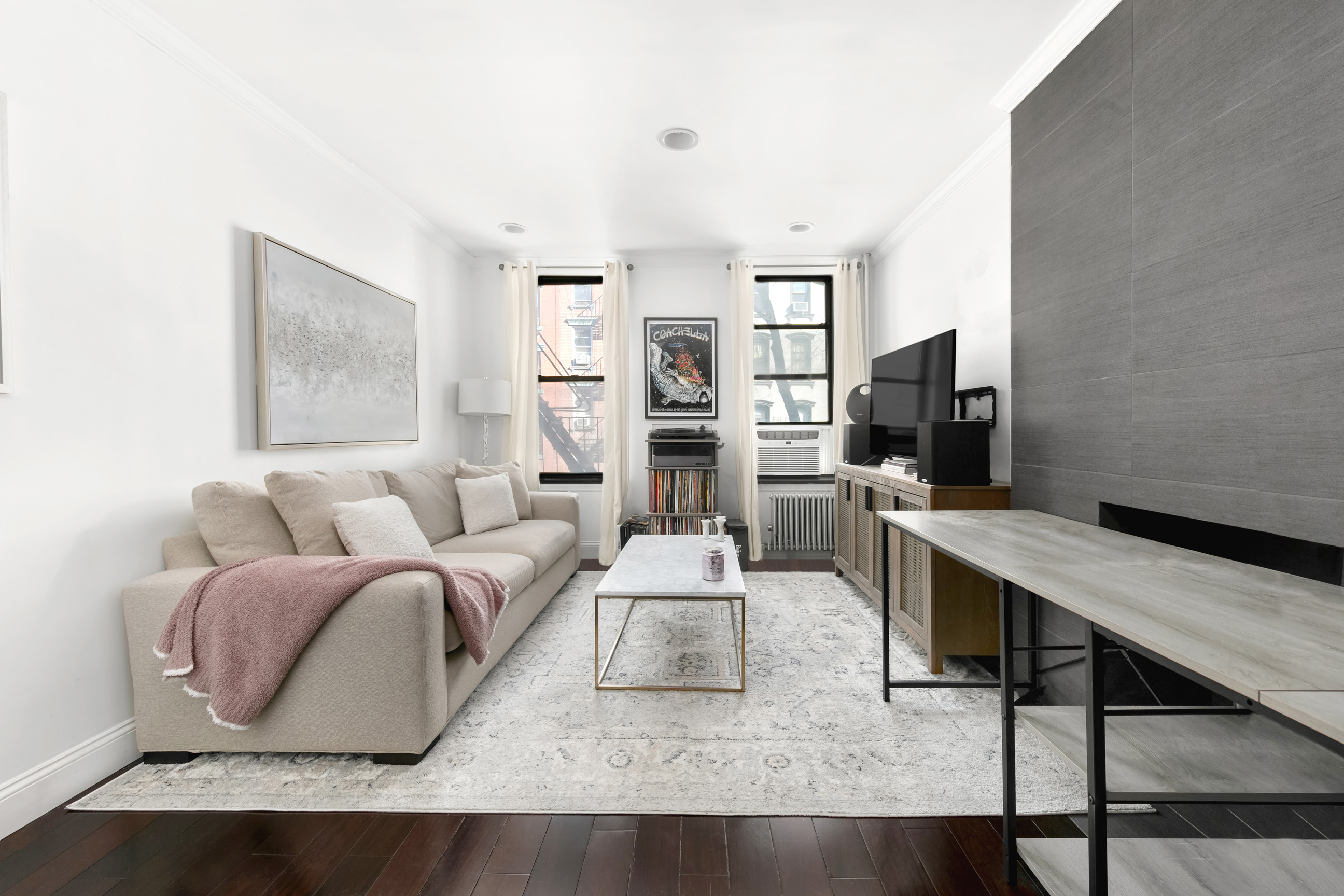 334 East 5th Street 3E, East Village, Downtown, NYC - 1 Bedrooms  
1 Bathrooms  
3 Rooms - 