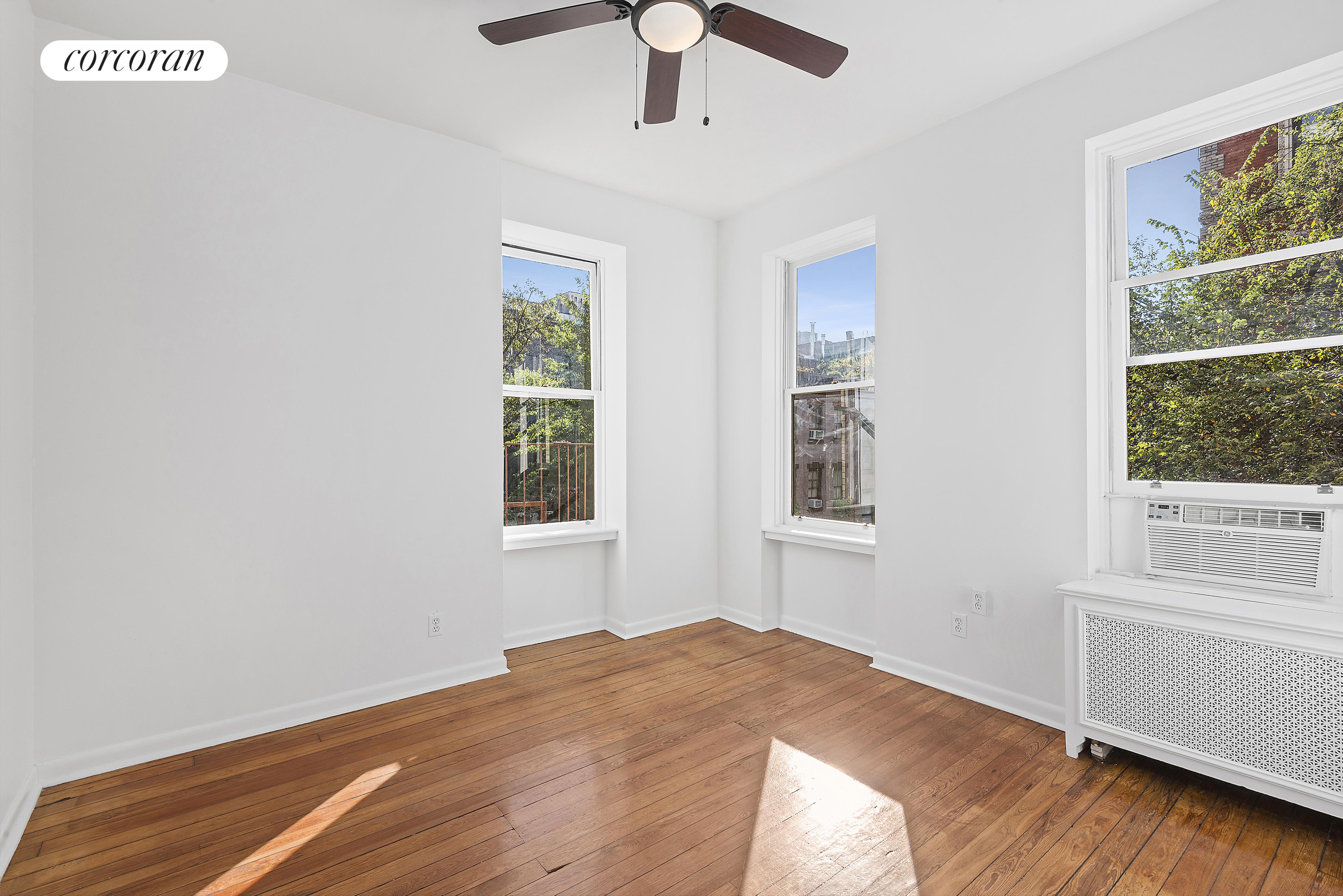 51 Bank Street 6, West Village, Downtown, NYC - 2 Bedrooms  
1 Bathrooms  
4 Rooms - 