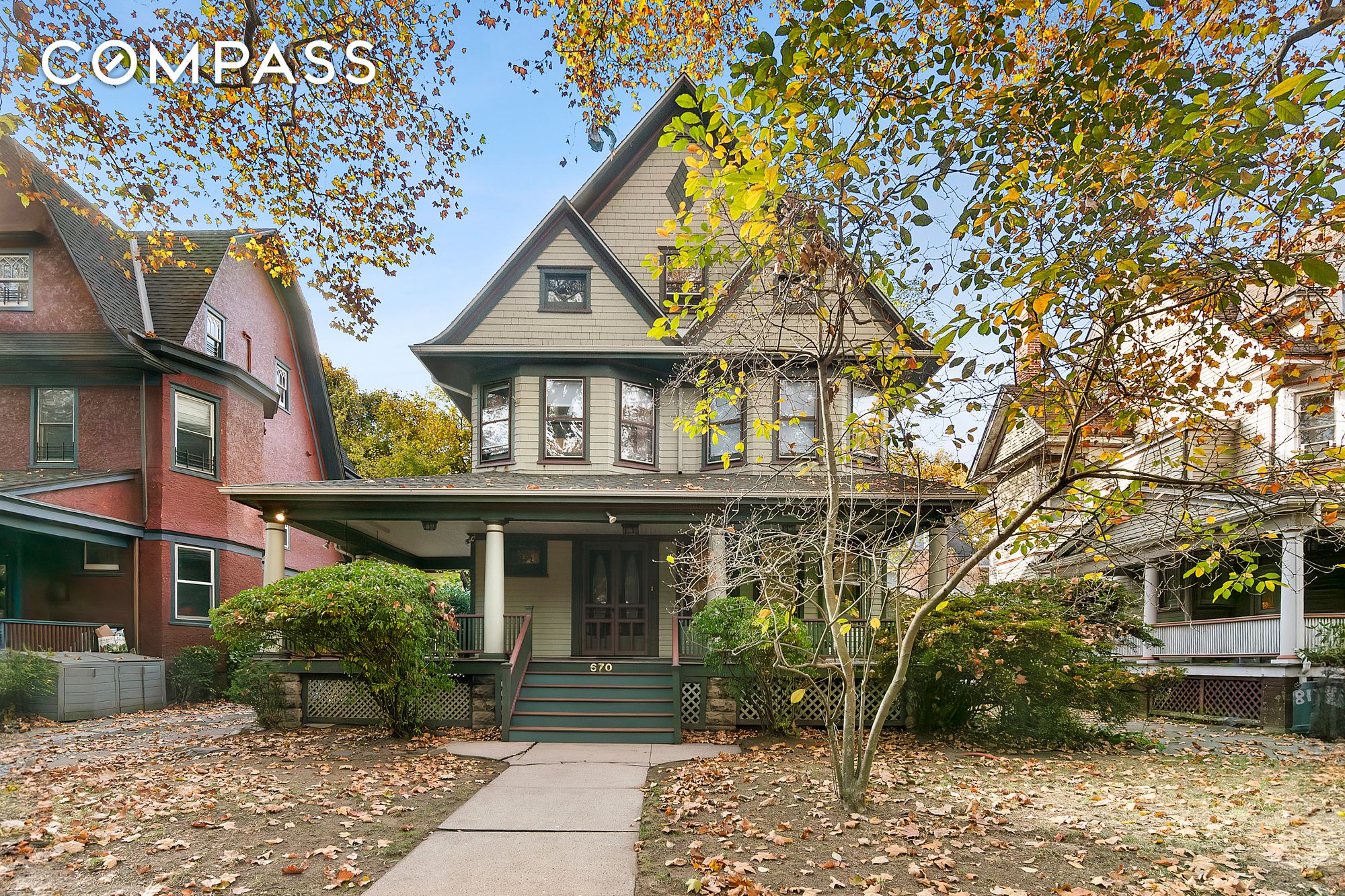 670 East 18th Street, Midwood Park, Brooklyn, New York - 6 Bedrooms  
3.5 Bathrooms  
9 Rooms - 