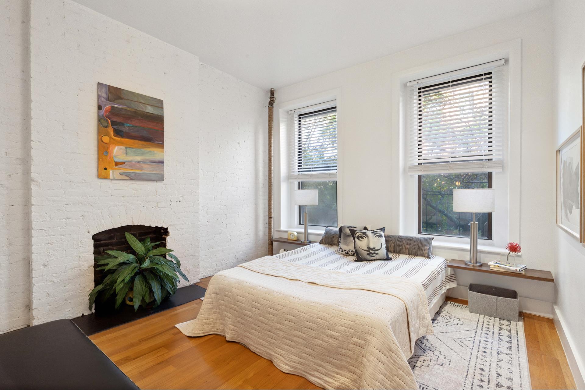 404 West 48th Street 2D, Hells Kitchen, Midtown West, NYC - 1 Bedrooms  
1 Bathrooms  
4 Rooms - 