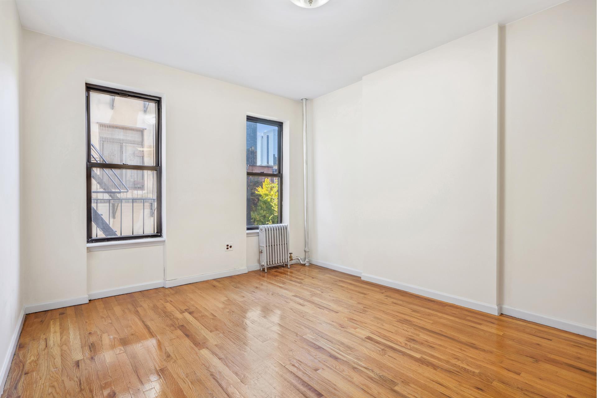 342 West 48th Street 3Rw, Hells Kitchen, Midtown West, NYC - 1 Bedrooms  
1 Bathrooms  
3 Rooms - 