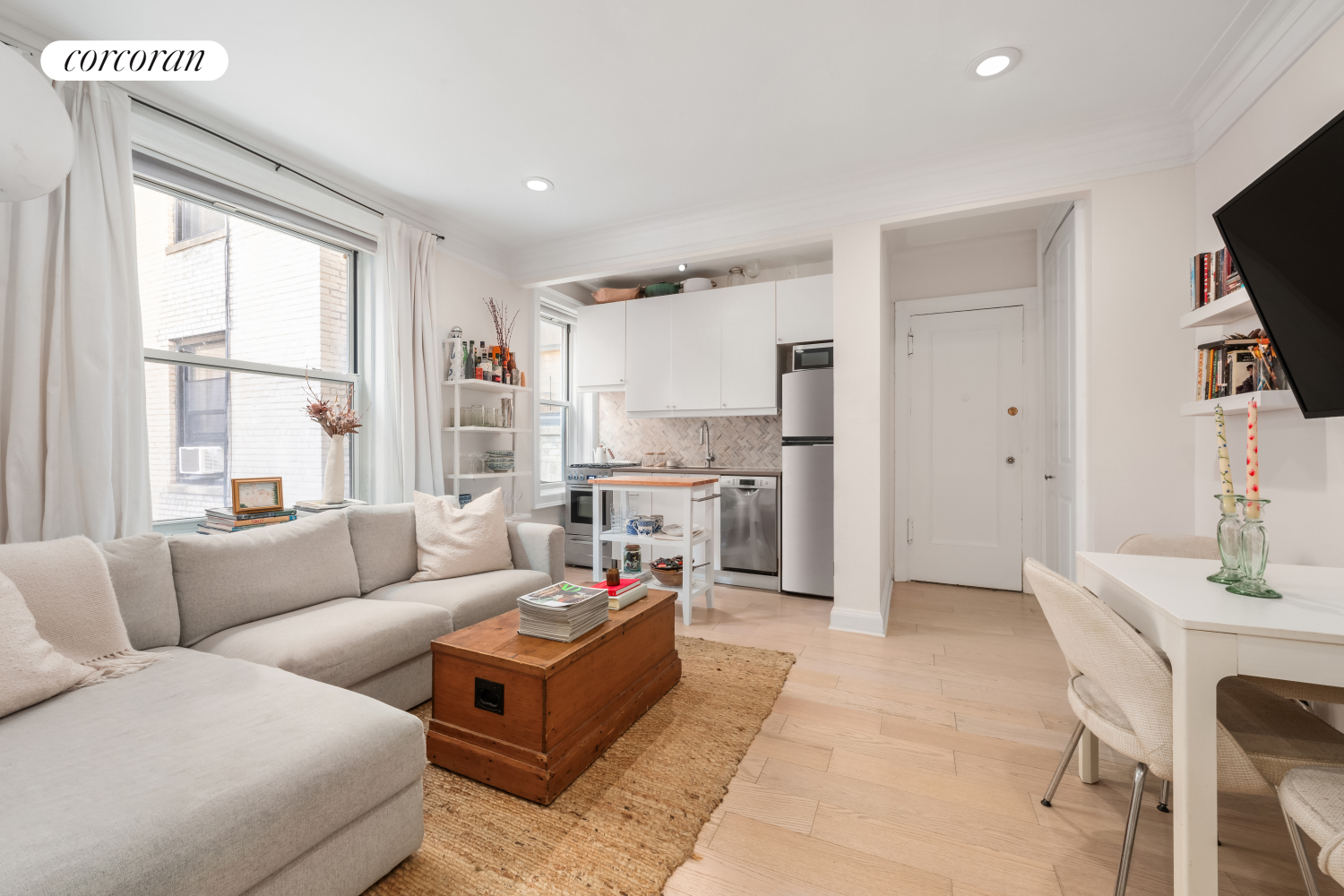 59 Pineapple Street 2L, Brooklyn Heights, Brooklyn, New York - 1 Bedrooms  
1 Bathrooms  
3 Rooms - 