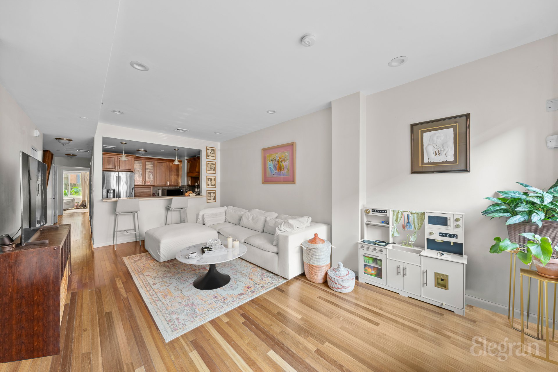 11 West 131st Street 1-C, West Harlem, Upper Manhattan, NYC - 3 Bedrooms  
3.5 Bathrooms  
6 Rooms - 