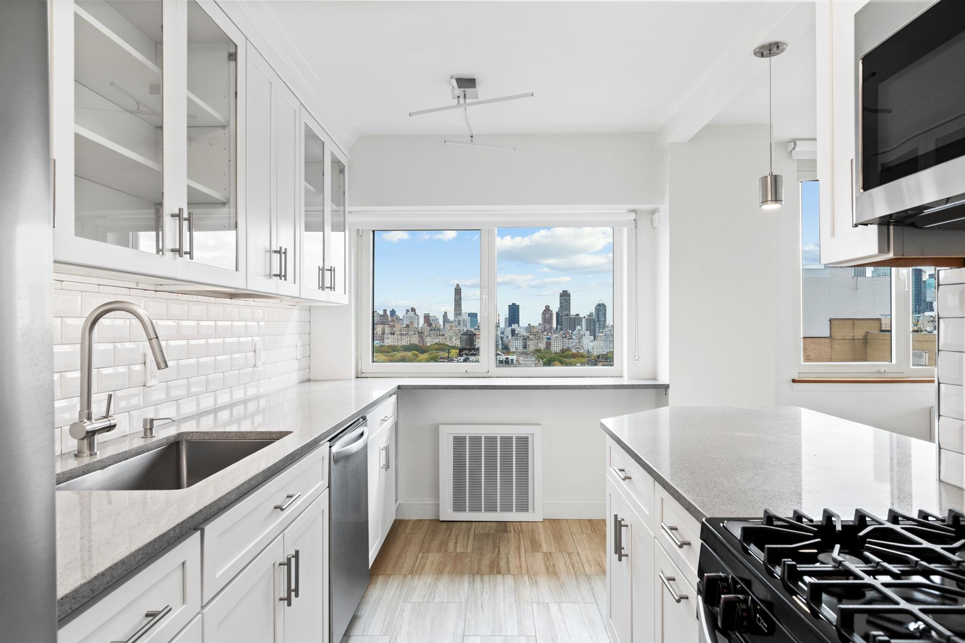 45 West 67th Street 23B, Lincoln Square, Upper West Side, NYC - 2 Bedrooms  
2 Bathrooms  
5 Rooms - 