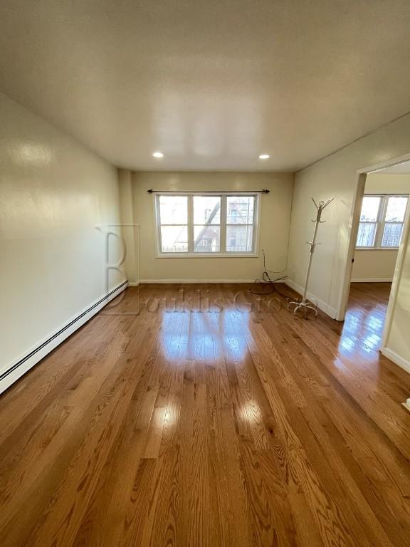 23-36 30th Avenue 4, Astoria, Queens, New York - 3 Bedrooms  
1.5 Bathrooms  
5 Rooms - 