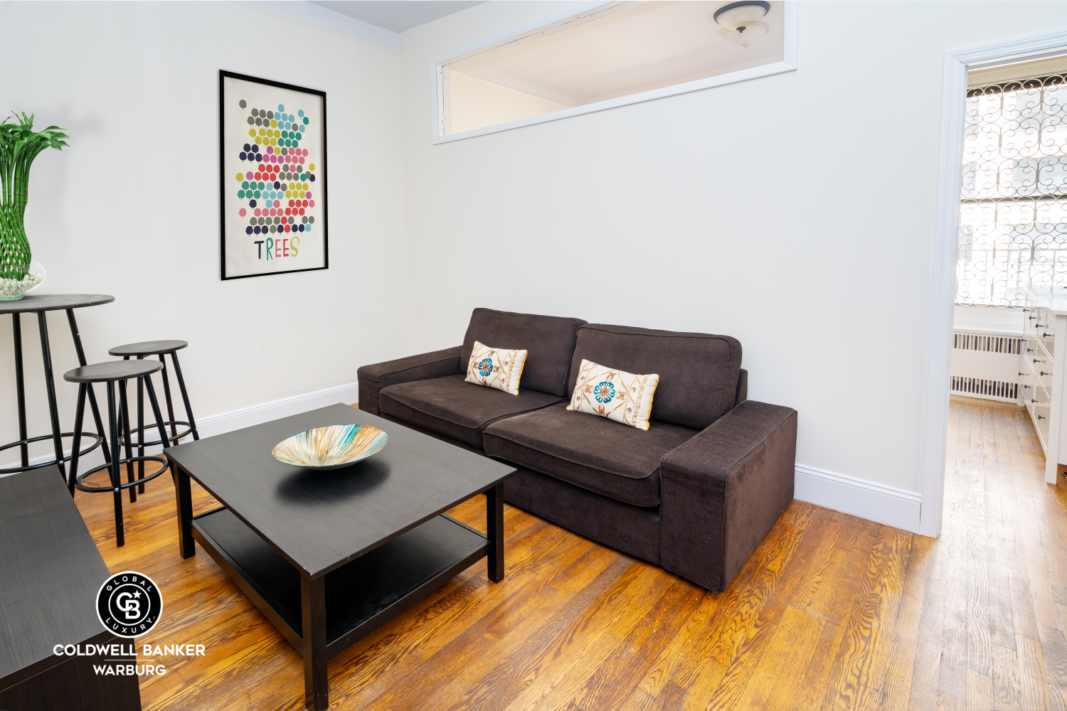 325 West 57th Street 5A, Hells Kitchen, Midtown West, NYC - 2 Bedrooms  
1 Bathrooms  
4 Rooms - 