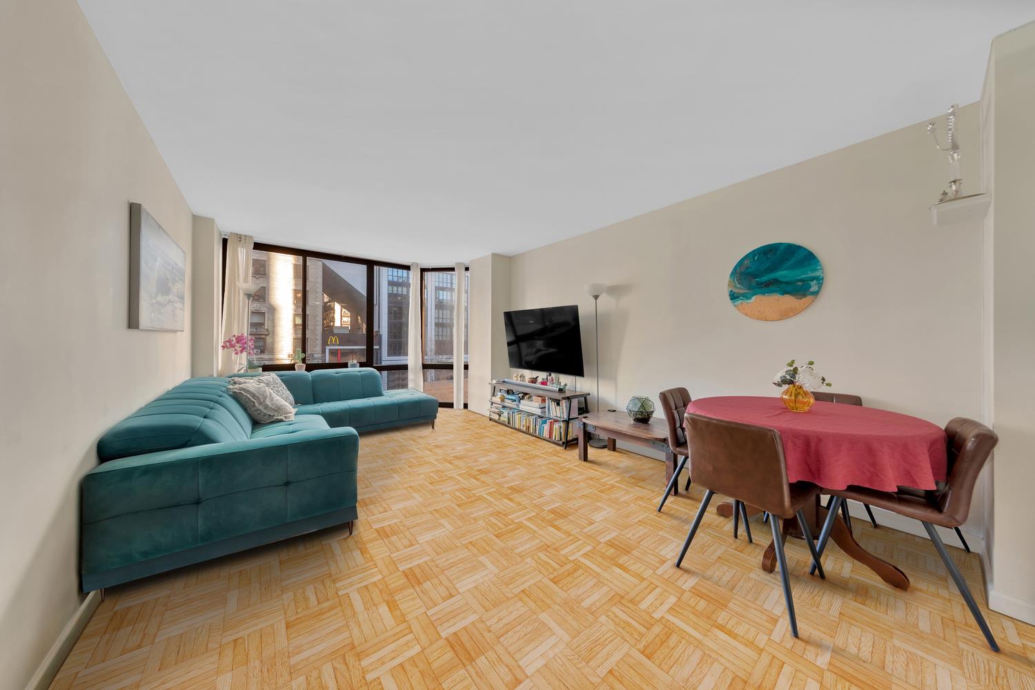 215 West 95th Street 3J, Upper West Side, Upper West Side, NYC - 1 Bedrooms  
1 Bathrooms  
3 Rooms - 