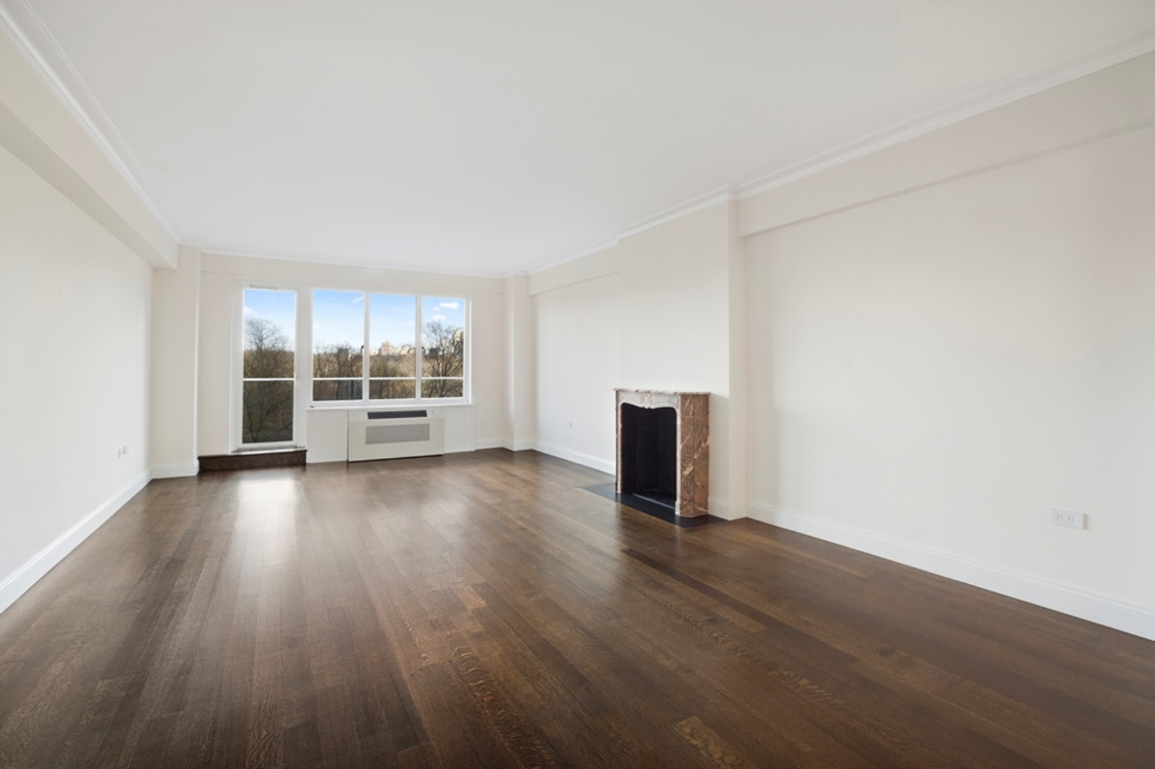 40 Central Park 6D, Central Park South, Midtown West, NYC - 2 Bedrooms  
2 Bathrooms  
4 Rooms - 