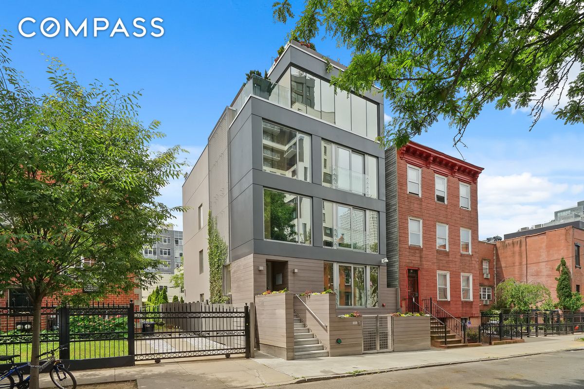 78 South 3rd Street 3, Williamsburg, Brooklyn, New York - 2 Bedrooms  
2.5 Bathrooms  
6 Rooms - 