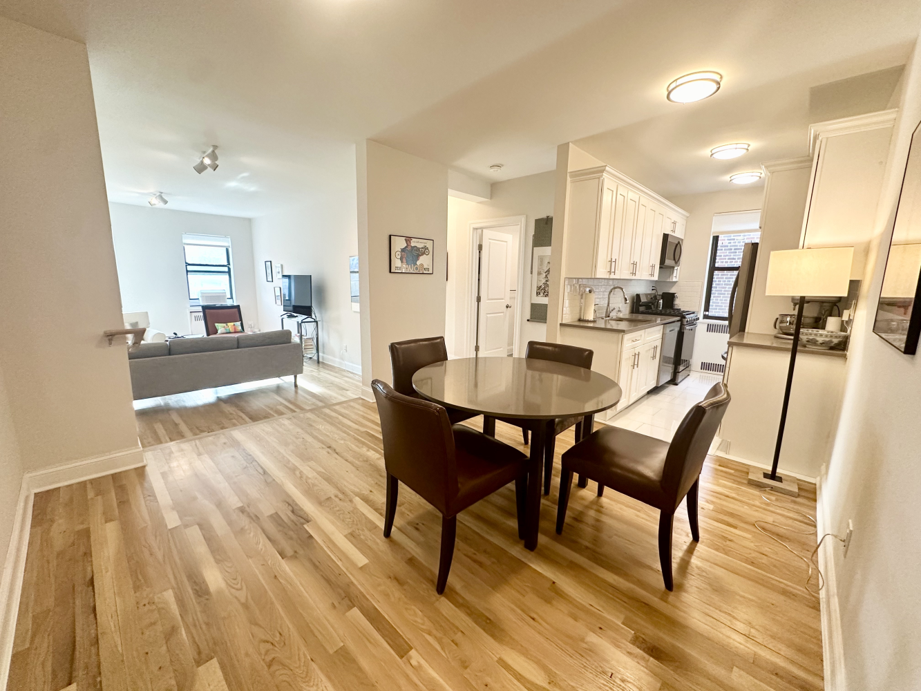 303 East 37th Street 6J, Murray Hill, Midtown East, NYC - 1 Bedrooms  
1 Bathrooms  
4 Rooms - 