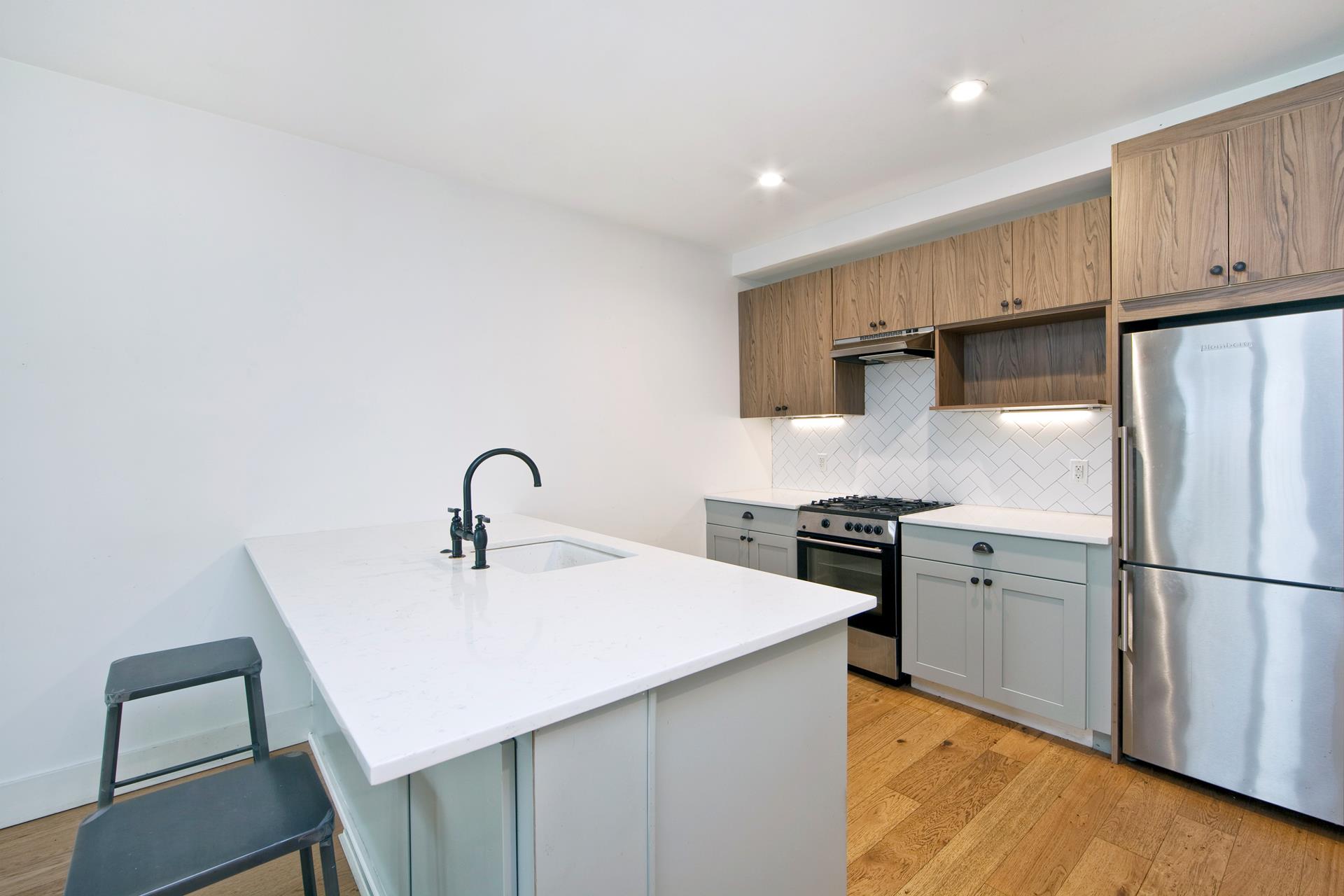 213 Maujer Street 6, Williamsburg, Brooklyn, New York - 1 Bedrooms  
1 Bathrooms  
3 Rooms - 