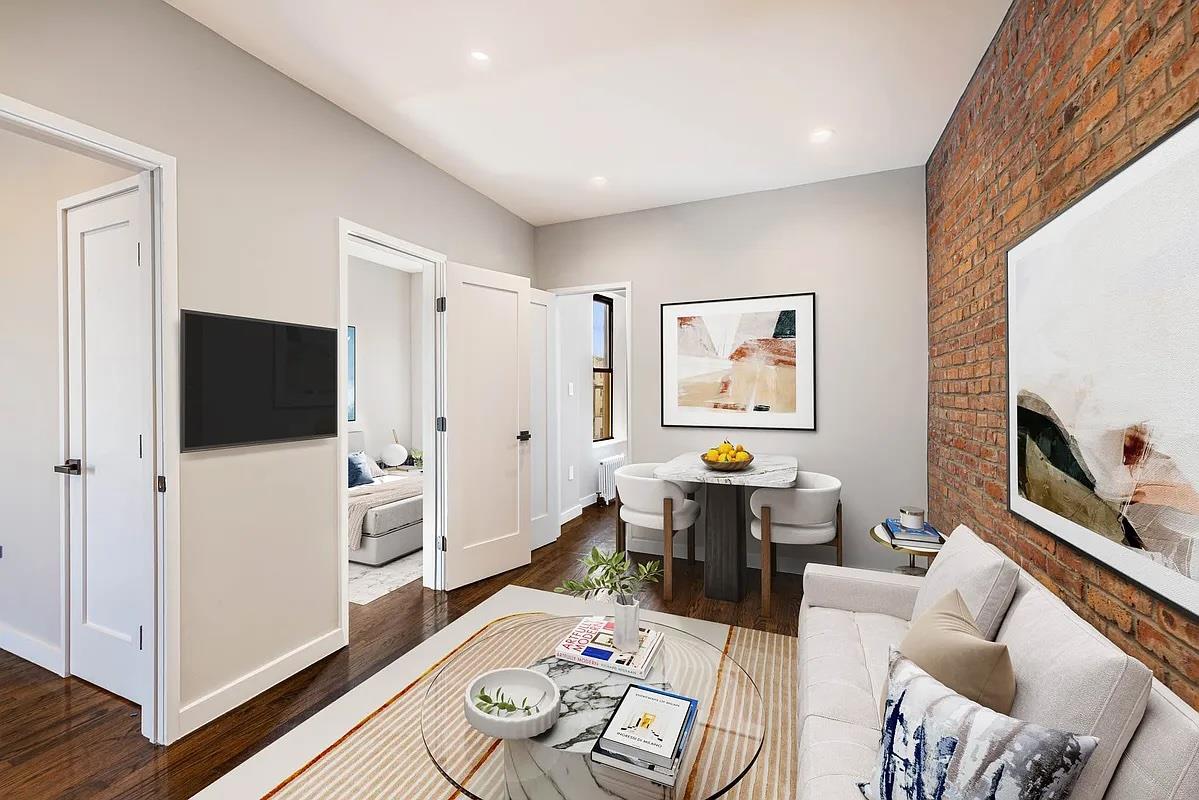 504 East 12th Street 4C, East Village, Downtown, NYC - 3 Bedrooms  
1 Bathrooms  
5 Rooms - 