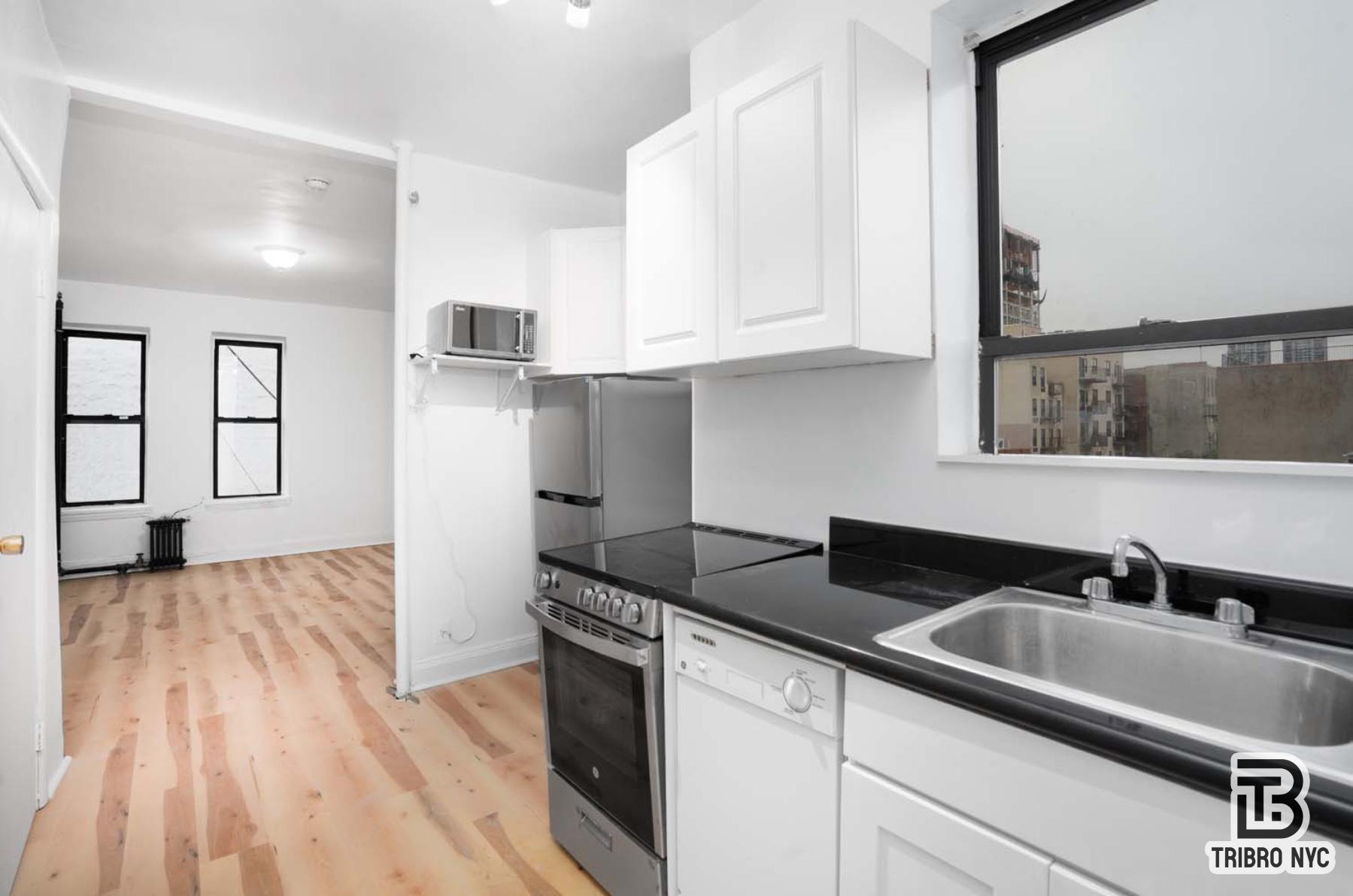 258 East 112th Street 5C, Harlem, Upper Manhattan, NYC - 2 Bedrooms  
1 Bathrooms  
5 Rooms - 