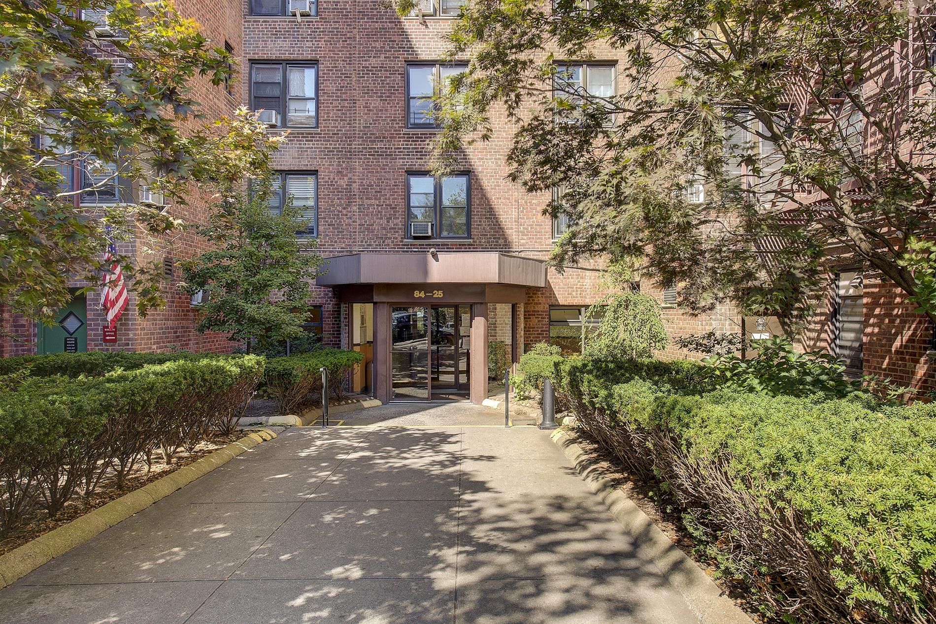 84-25 Elmhurst Avenue 2-N, Elmhurst, Queens, New York - 2 Bedrooms  
1 Bathrooms  
4 Rooms - 