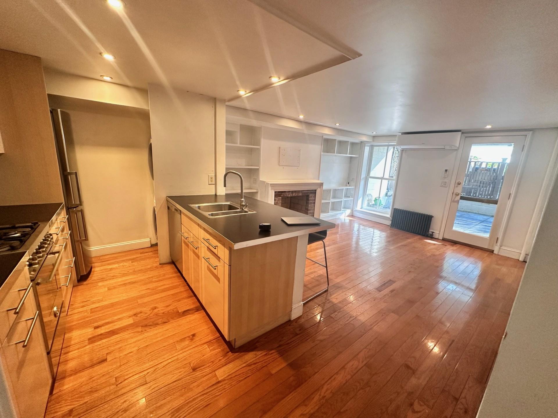 21-17 45th Avenue 1, Long Island City, Queens, New York - 2 Bedrooms  
2 Bathrooms  
4 Rooms - 