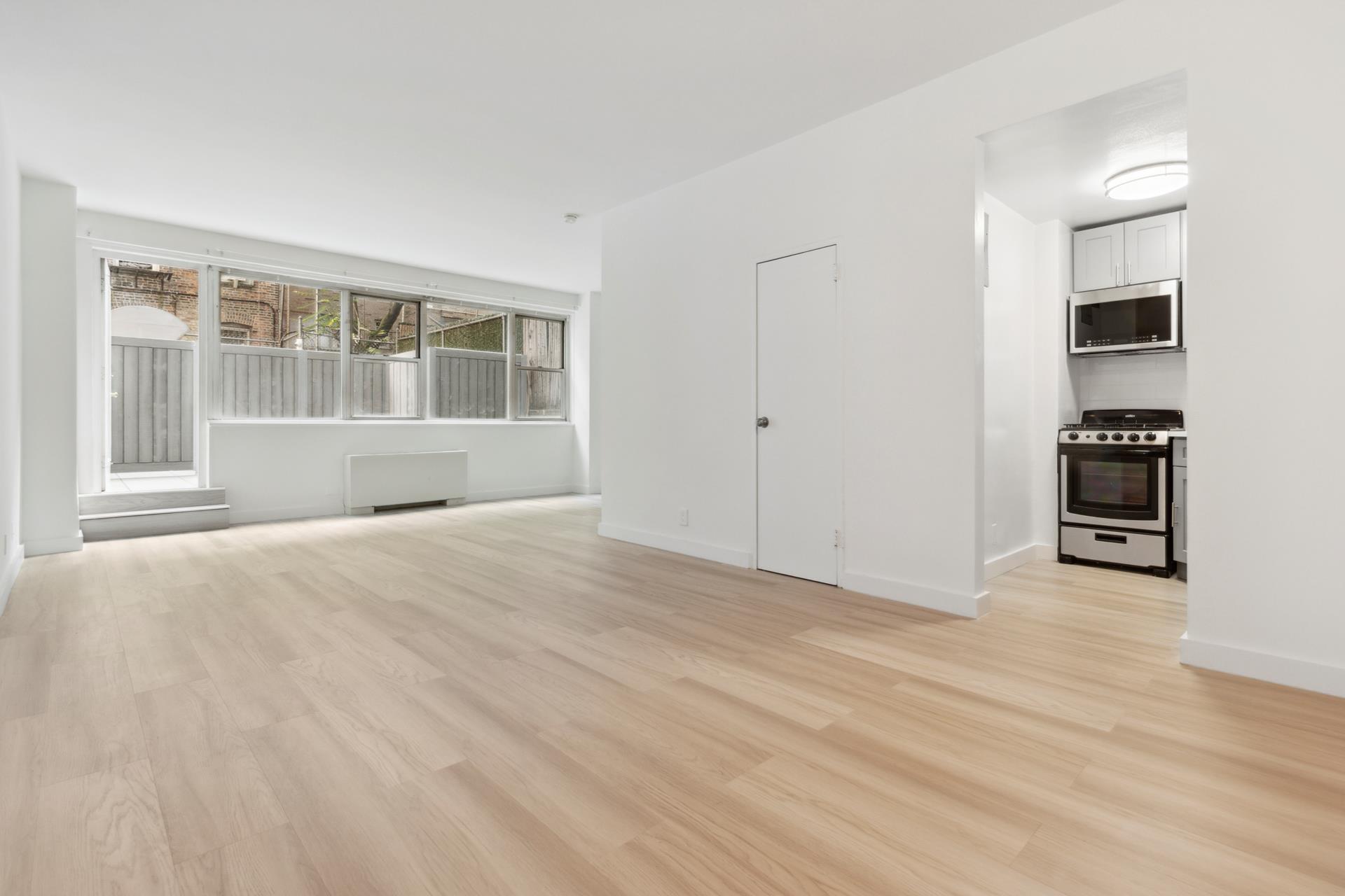 321 East 48th Street 1C, Turtle Bay, Midtown East, NYC - 1 Bedrooms  
1 Bathrooms  
3 Rooms - 