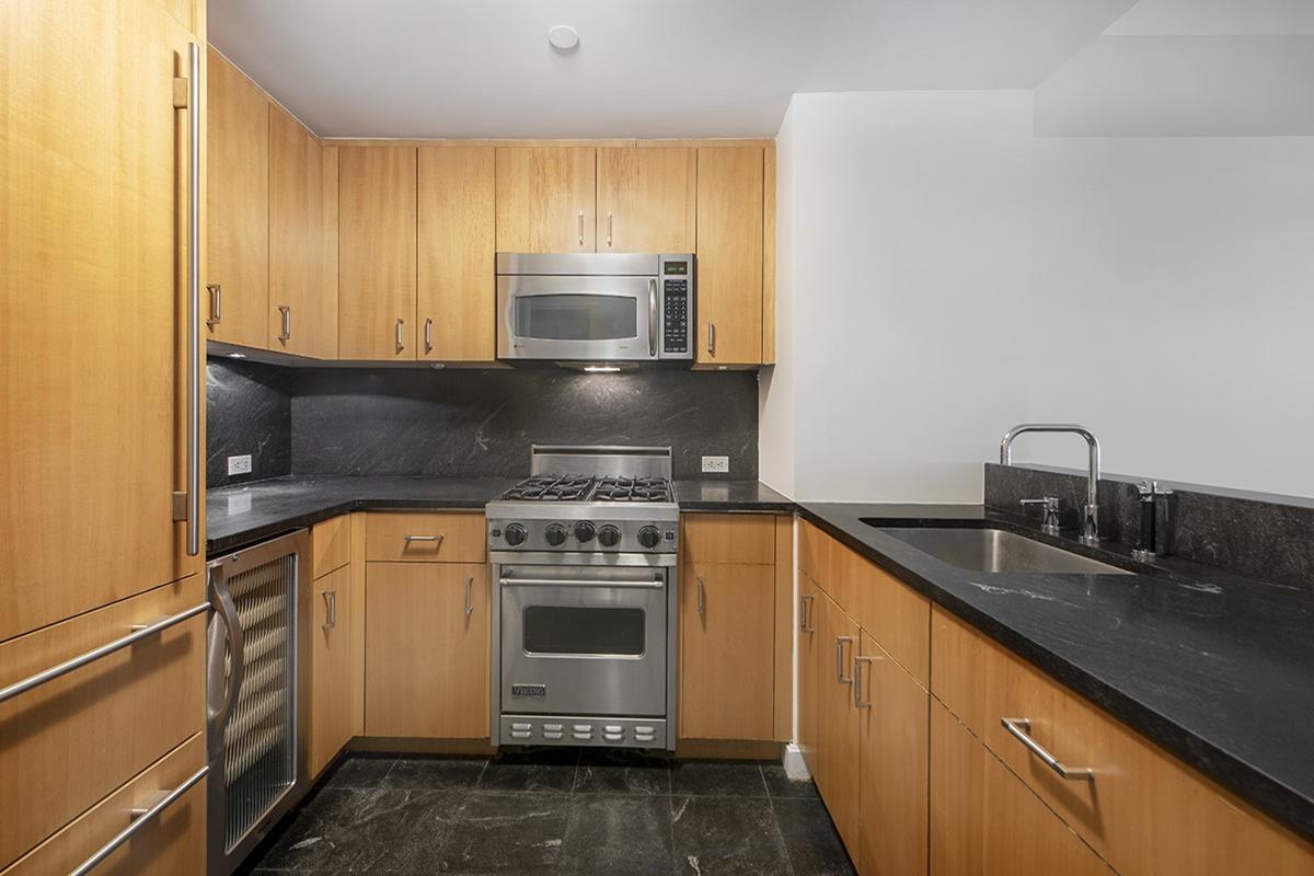 Photo 1 of 100 West 58th Street 8-E, Midtown West, NYC, $4,700, Web #: 1095565926