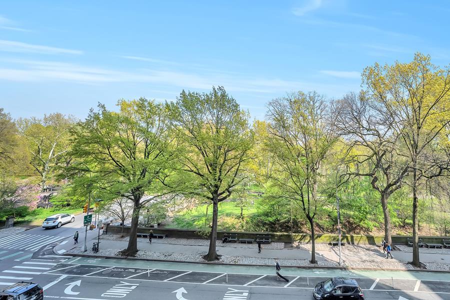 360 Central Park 4B, Upper West Side, Upper West Side, NYC - 4 Bedrooms  
4.5 Bathrooms  
7 Rooms - 