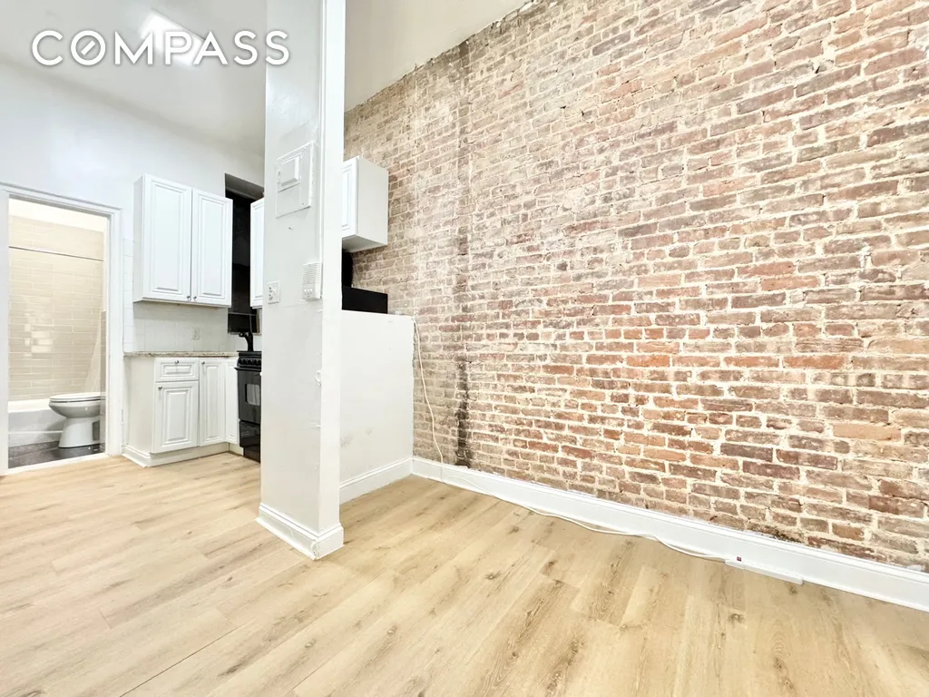 518 East 83rd Street 1B, Upper East Side, Upper East Side, NYC - 1 Bedrooms  
1 Bathrooms  
3 Rooms - 