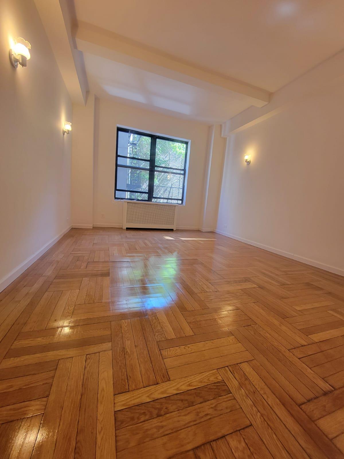 201 East 35th Street 8-J, Murray Hill, Midtown East, NYC - 1 Bedrooms  
1 Bathrooms  
3 Rooms - 