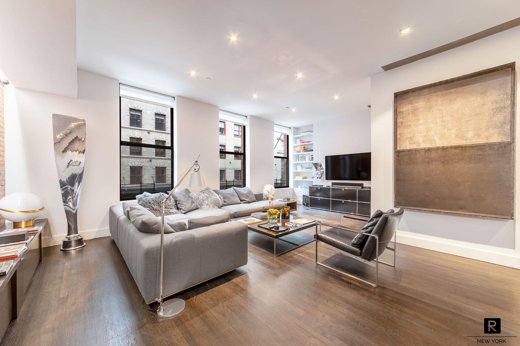 32 North Moore Street 2, Tribeca, Downtown, NYC - 2 Bedrooms  
2 Bathrooms  
5 Rooms - 