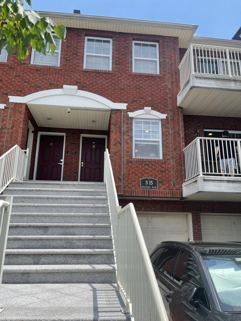 3-15 Weatherly Place B, College Point, Queens, New York - 3 Bedrooms  
2 Bathrooms  
6 Rooms - 