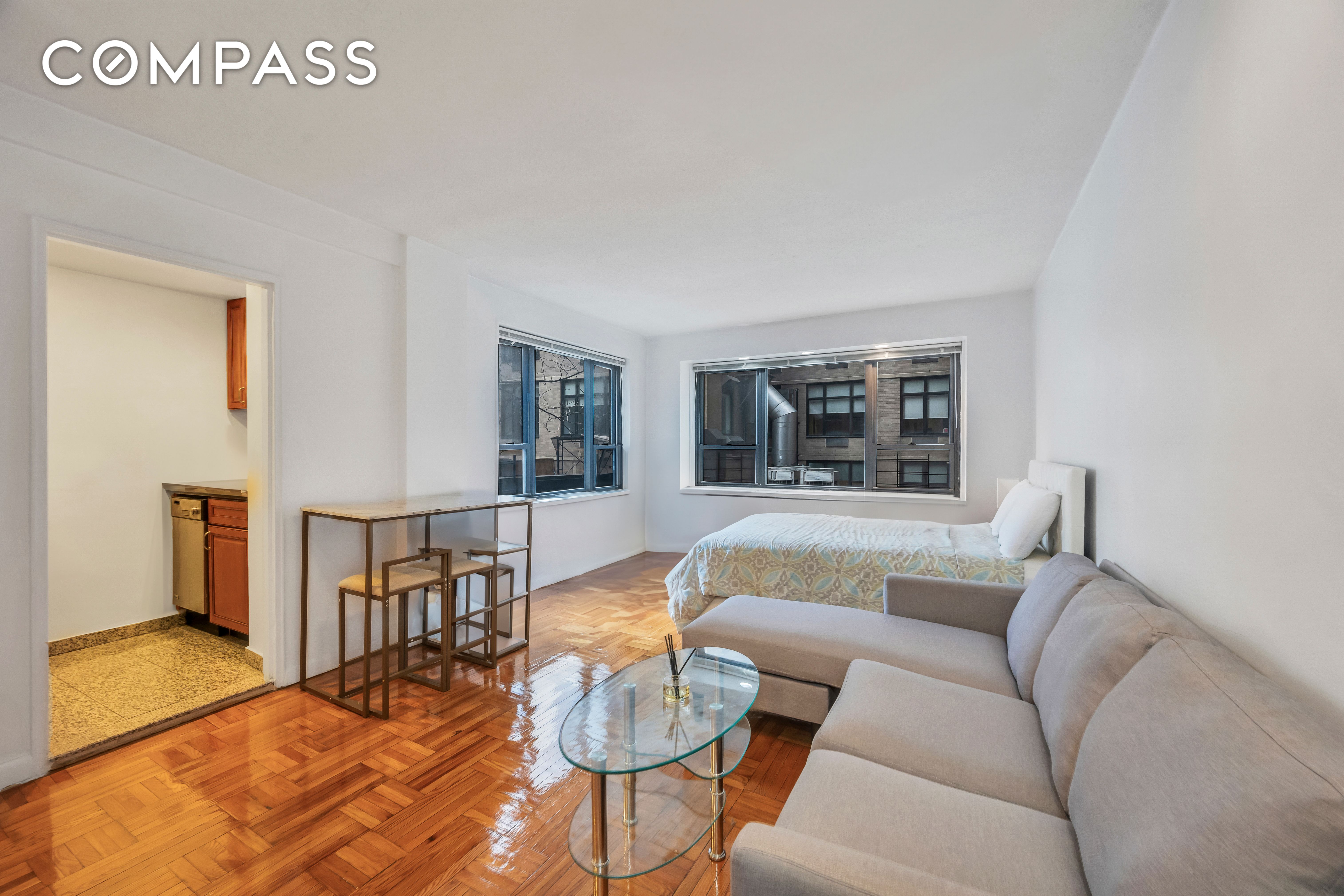 210 East 47th Street 3A, Midtown East, Midtown East, NYC - 1 Bathrooms  
2 Rooms - 