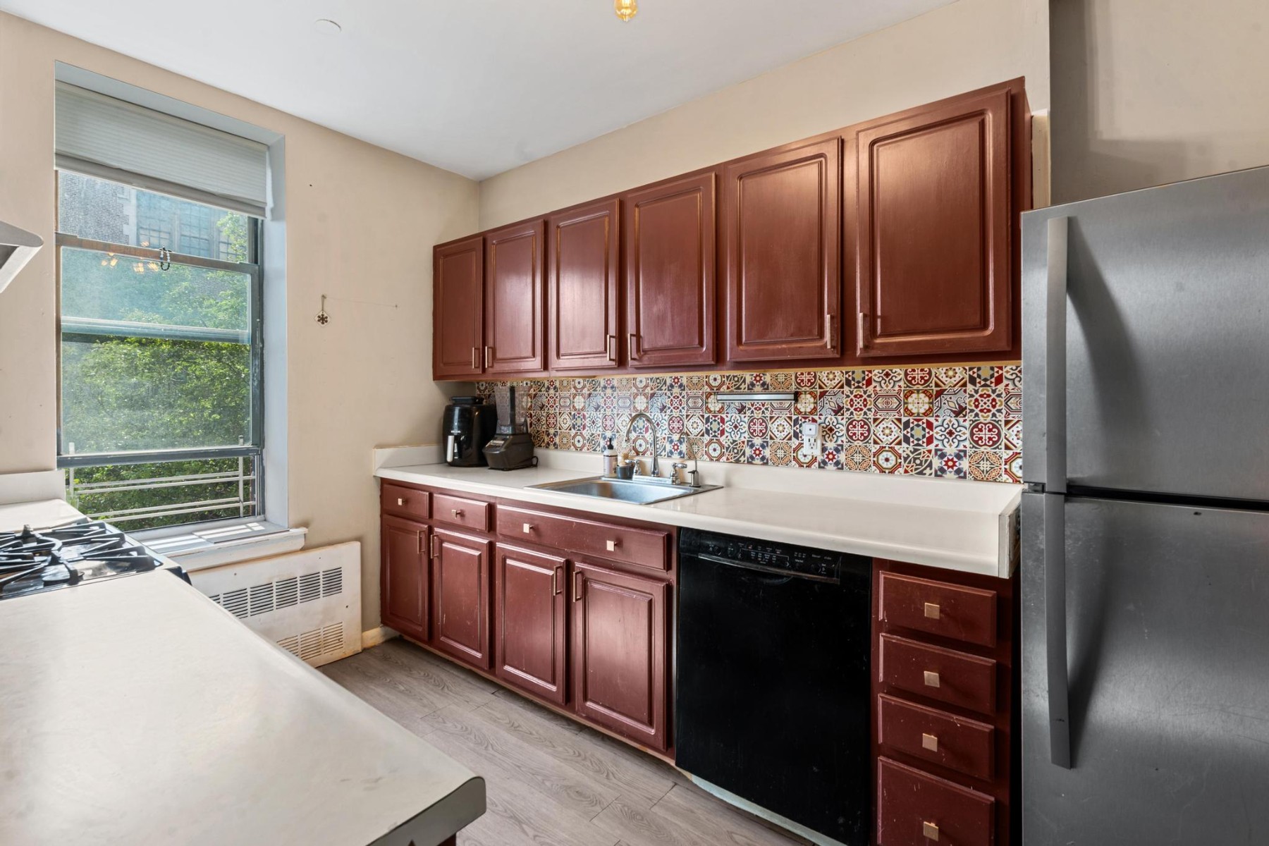 631 Academy Street 2B, Inwood, Upper Manhattan, NYC - 3 Bedrooms  
1 Bathrooms  
6 Rooms - 