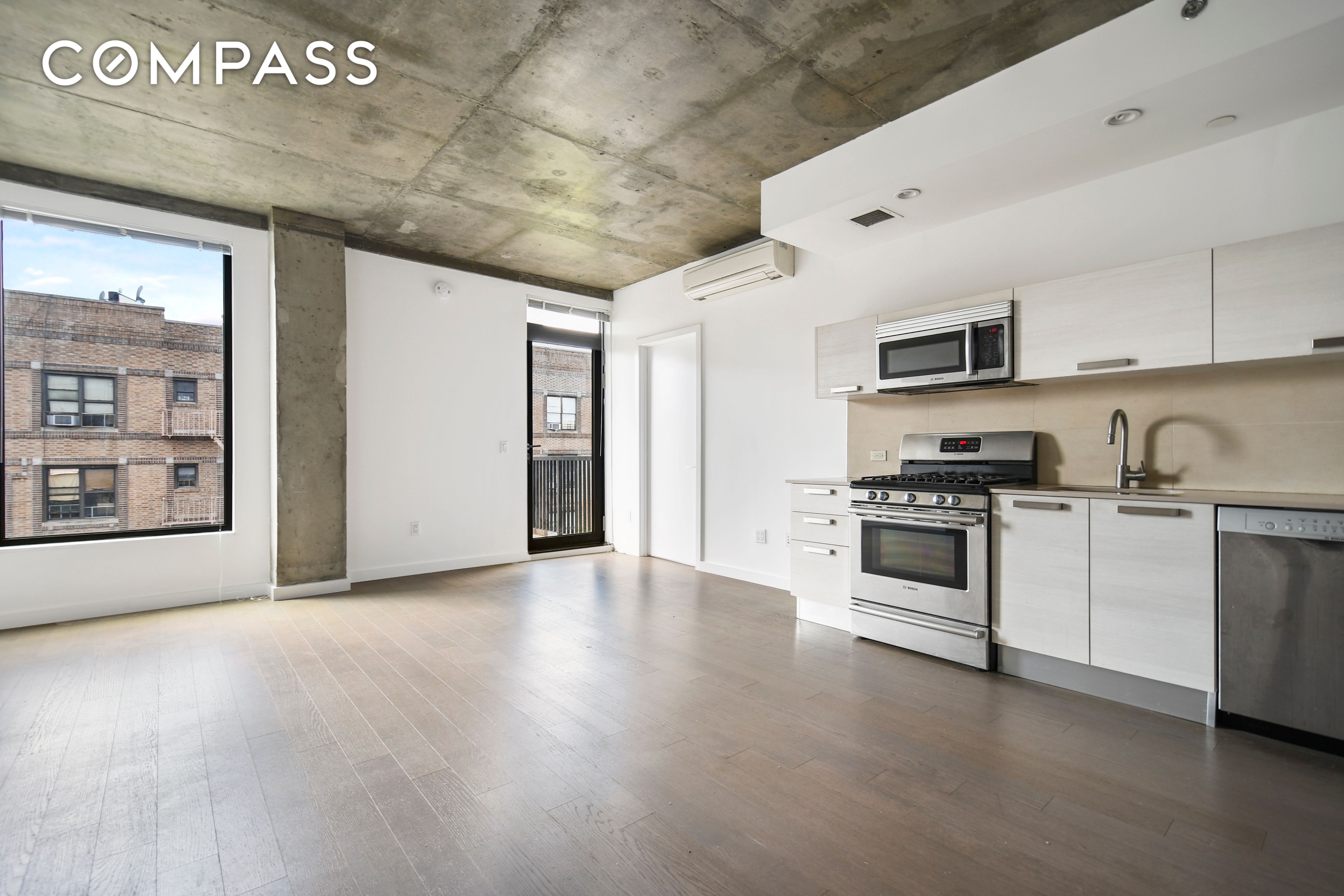 281 Union Avenue 5J, Williamsburg, Brooklyn, New York - 2 Bedrooms  
2 Bathrooms  
4 Rooms - 