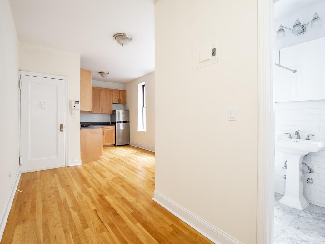 202 West 98th Street 4-D, Upper West Side, Upper West Side, NYC - 1 Bedrooms  
1 Bathrooms  
3 Rooms - 