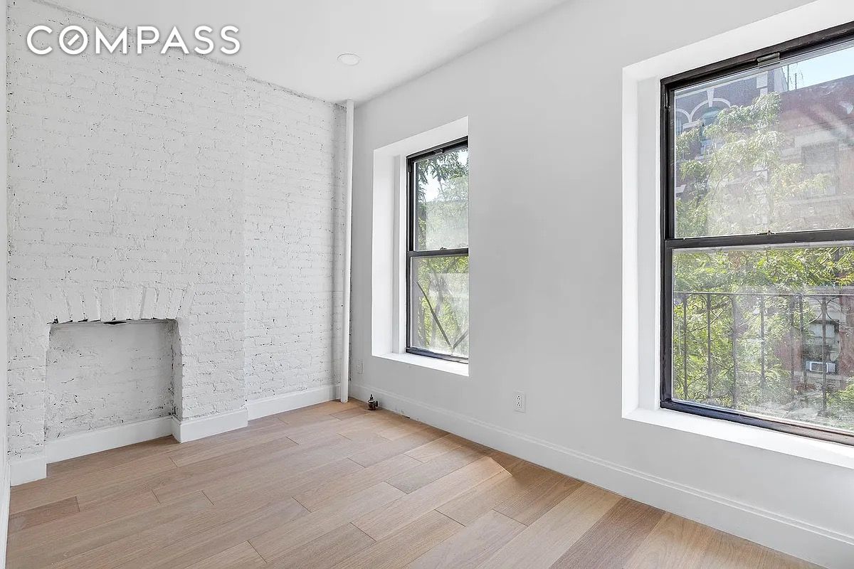 335 East 13th Street 1, East Village, Downtown, NYC - 2 Bedrooms  
1 Bathrooms  
3 Rooms - 