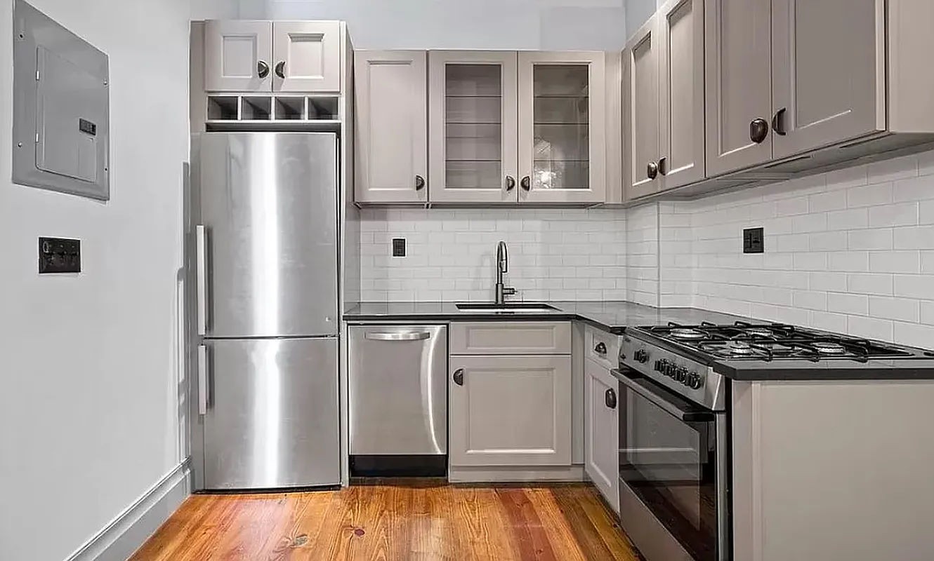 390 5th Avenue 2B, Park Slope, Brooklyn, New York - 2 Bedrooms  
1 Bathrooms  
3 Rooms - 