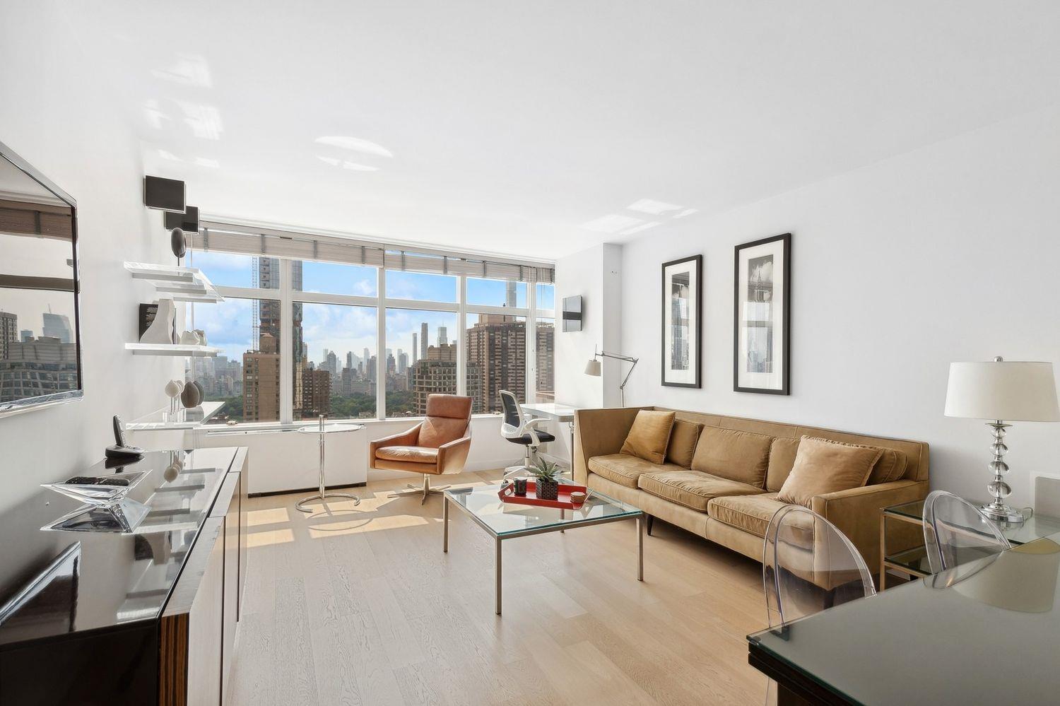 160 West 66th Street 37E, Lincoln Square, Upper West Side, NYC - 1 Bedrooms  
1.5 Bathrooms  
3 Rooms - 