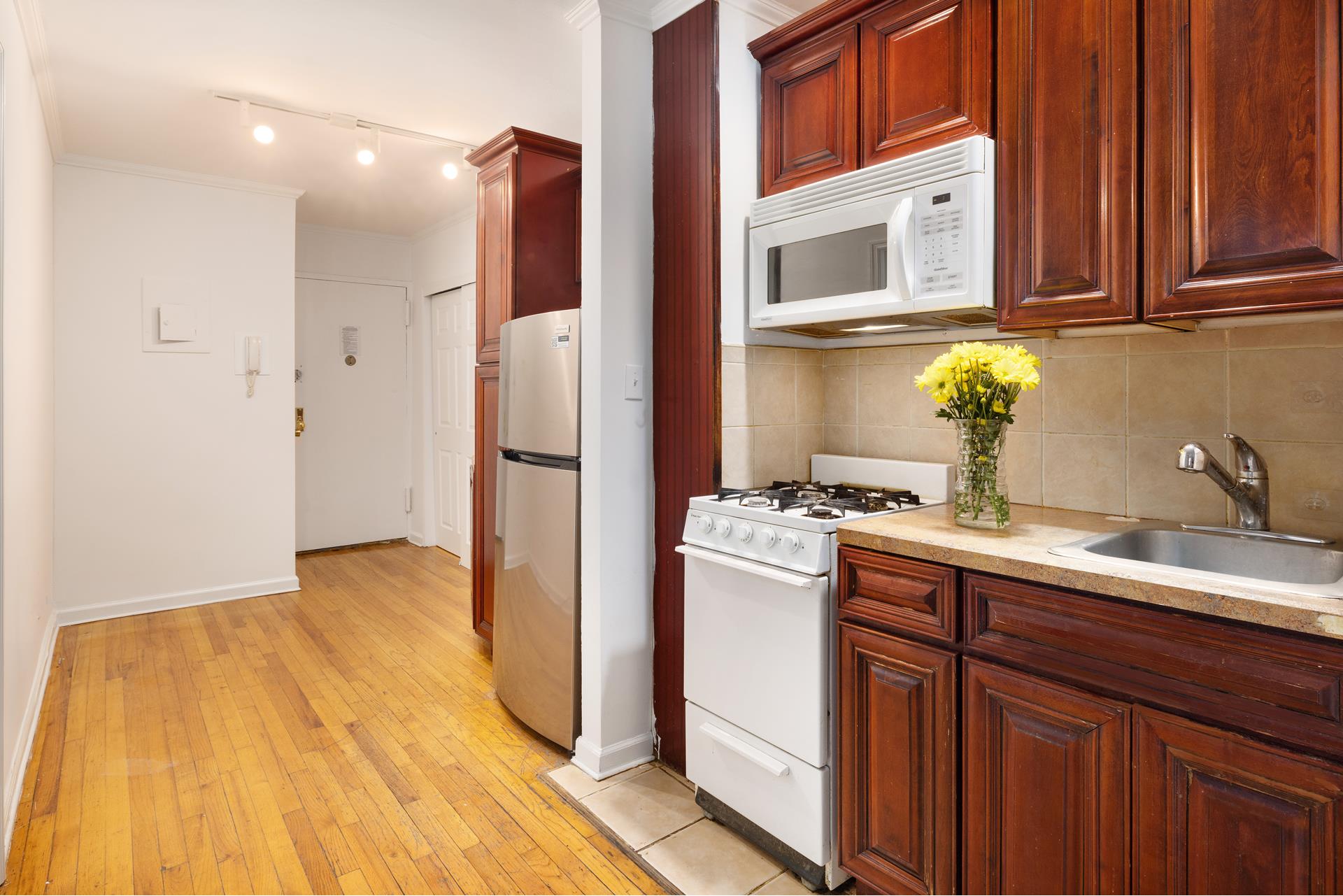 1420 York Avenue 5M, Lenox Hill, Upper East Side, NYC - 1 Bedrooms  
1 Bathrooms  
3 Rooms - 