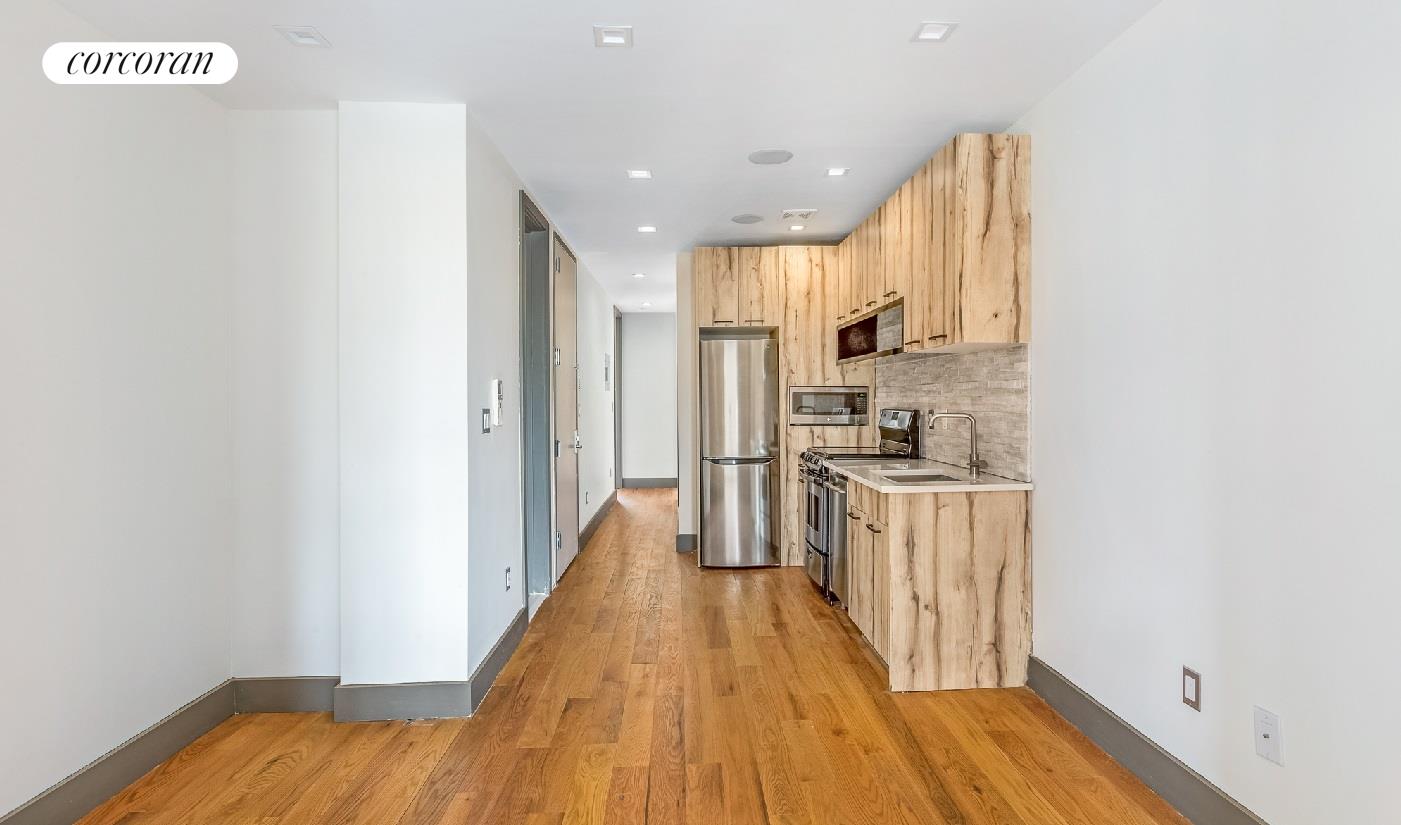 335 18th Street 2L, Greenwood Heights, Brooklyn, New York - 3 Bedrooms  
2 Bathrooms  
5 Rooms - 