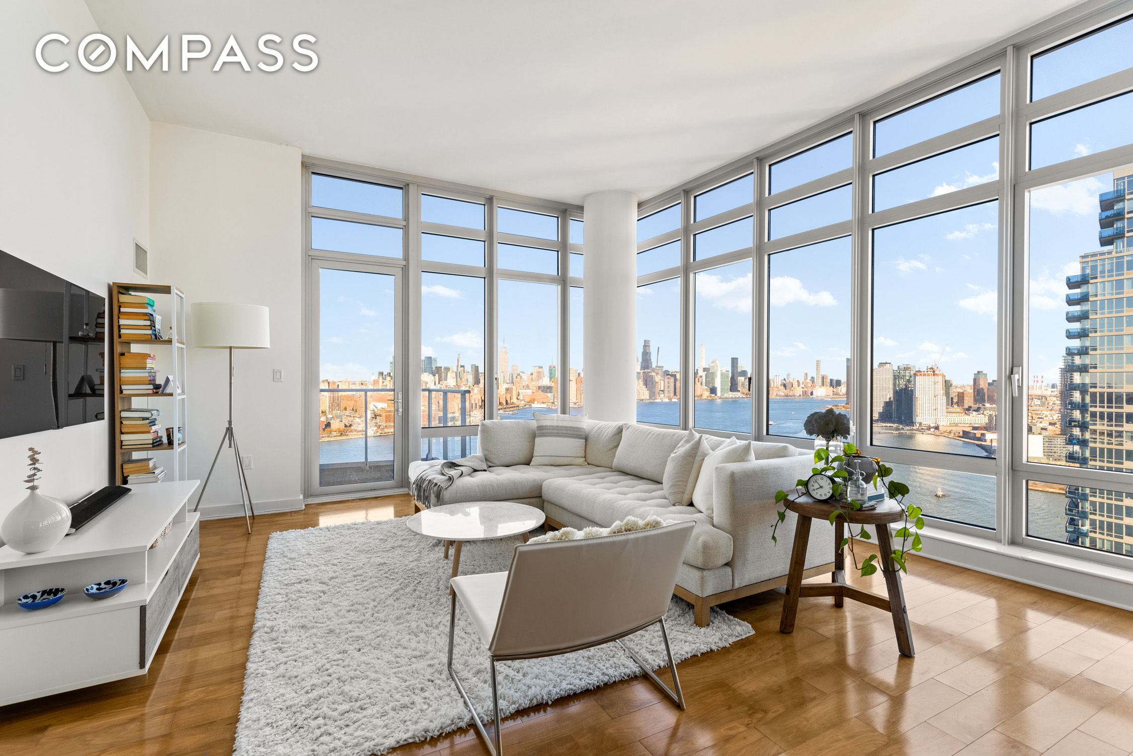 2 Northside Piers 31P, Williamsburg, Brooklyn, New York - 2 Bedrooms  
2.5 Bathrooms  
5 Rooms - 