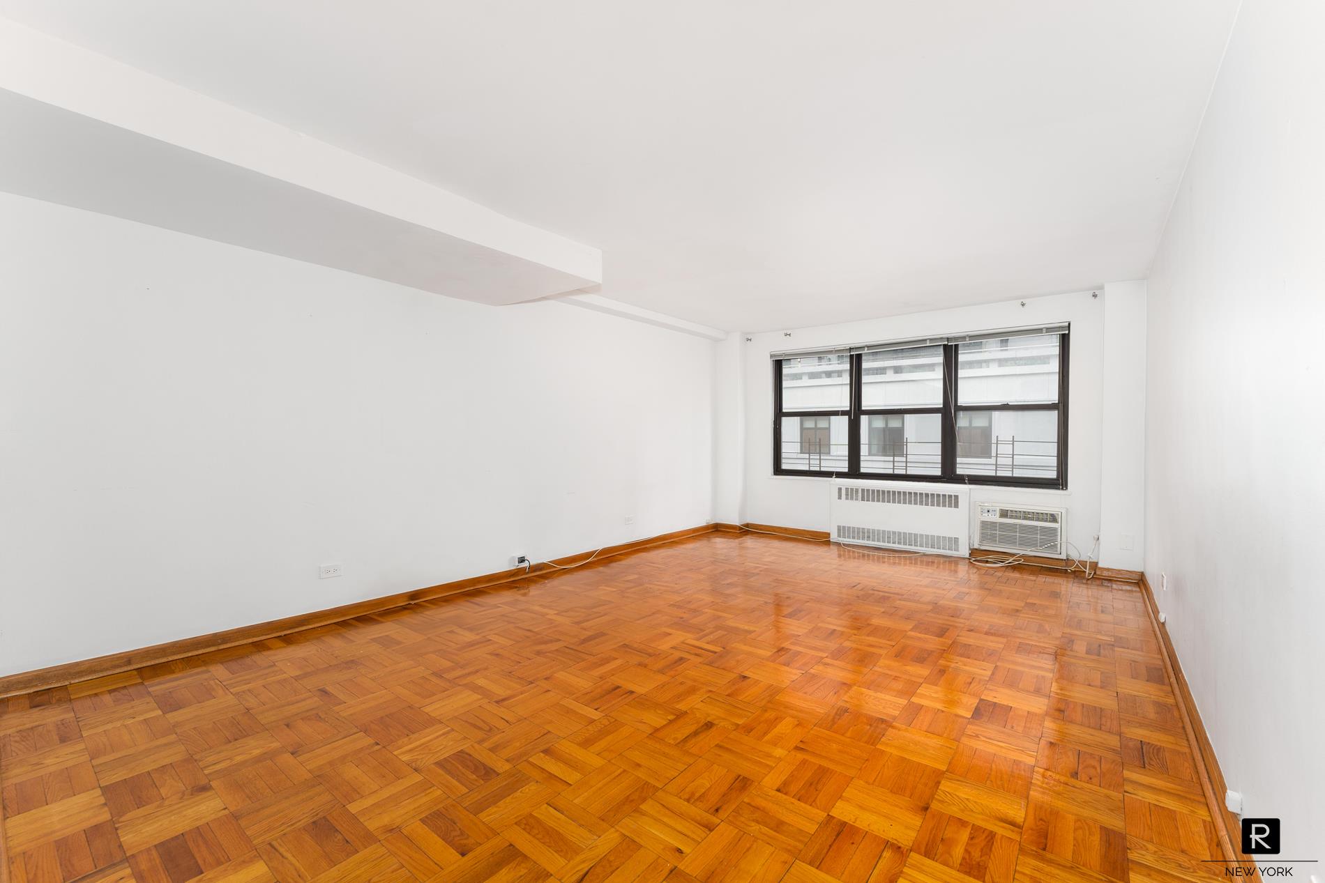 140 East 56th Street 14-E, Turtle Bay, Midtown East, NYC - 1 Bedrooms  
1 Bathrooms  
3 Rooms - 