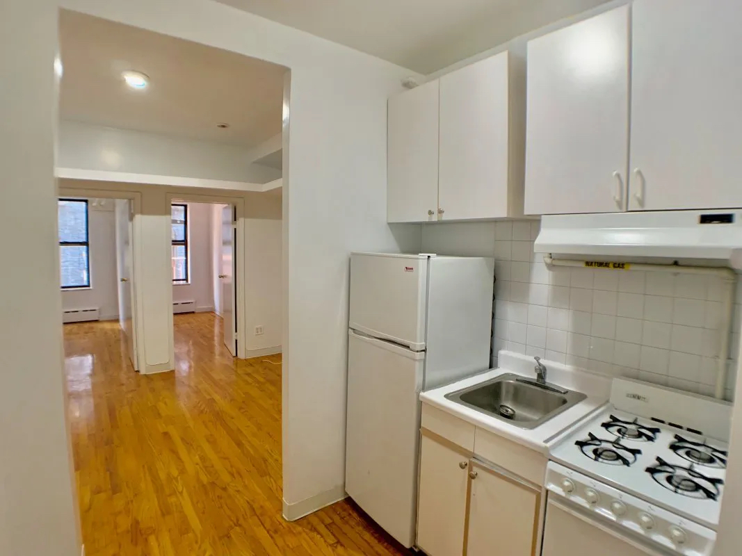 1372 York Avenue 1-C, Upper East Side, Upper East Side, NYC - 2 Bedrooms  
1 Bathrooms  
4 Rooms - 