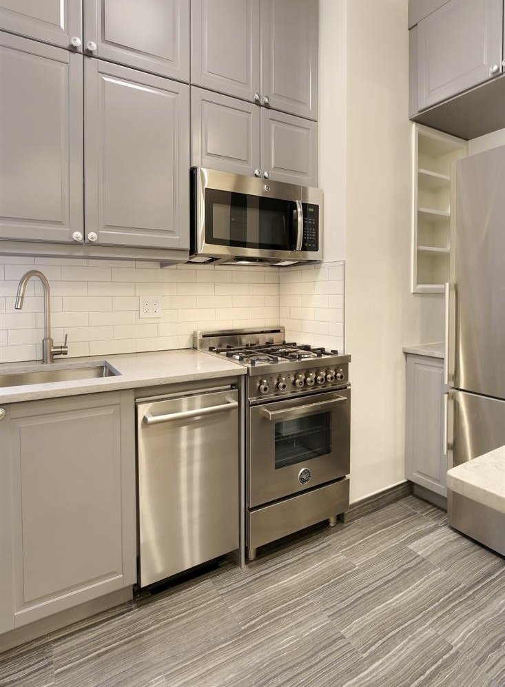 57 West 58th Street 8-D, Midtown West, Midtown West, NYC - 1 Bedrooms  
1 Bathrooms  
3 Rooms - 