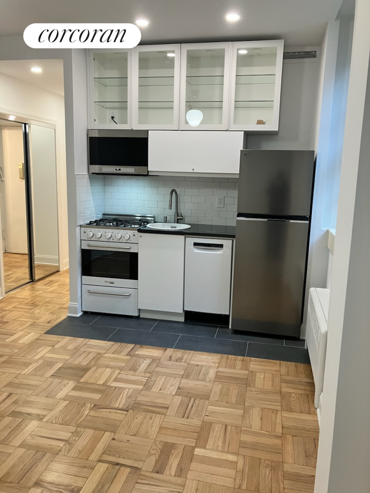 516 East 78th Street 5P, Lenox Hill, Upper East Side, NYC - 1 Bedrooms  
1 Bathrooms  
2 Rooms - 