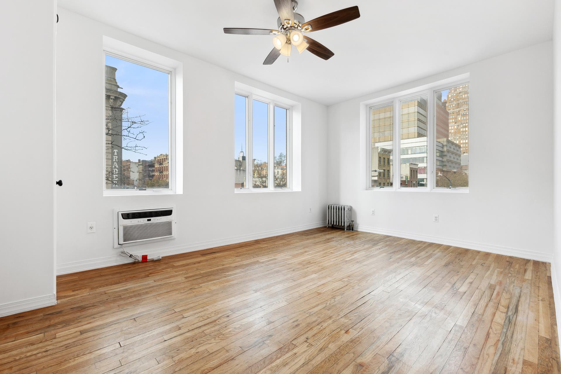 139 Court Street 3, Cobble Hill, Brooklyn, New York - 3 Bedrooms  
1 Bathrooms  
5 Rooms - 