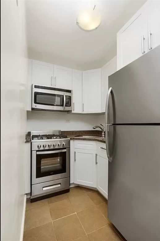 320 East 58th Street 12H, Sutton Place, Midtown East, NYC - 1 Bathrooms  
2 Rooms - 