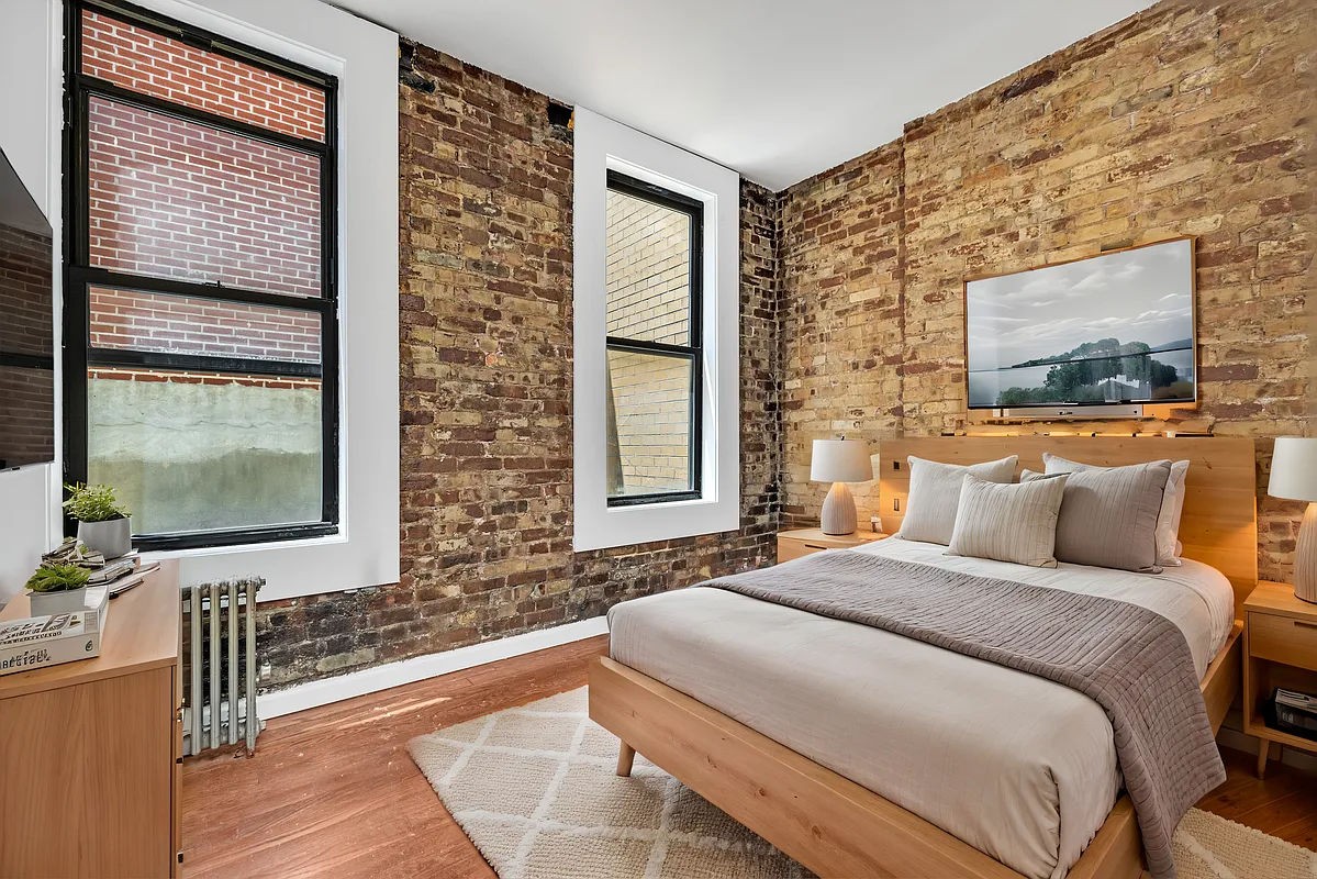 303 Broome Street 14, Lower East Side, Downtown, NYC - 3 Bedrooms  
2 Bathrooms  
6 Rooms - 