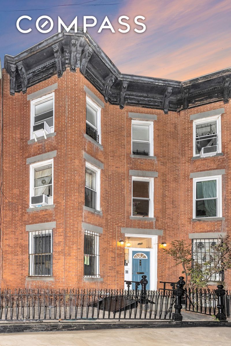 397 Douglass Street, Park Slope, Brooklyn, New York - 5 Bedrooms  
4 Bathrooms  
11 Rooms - 