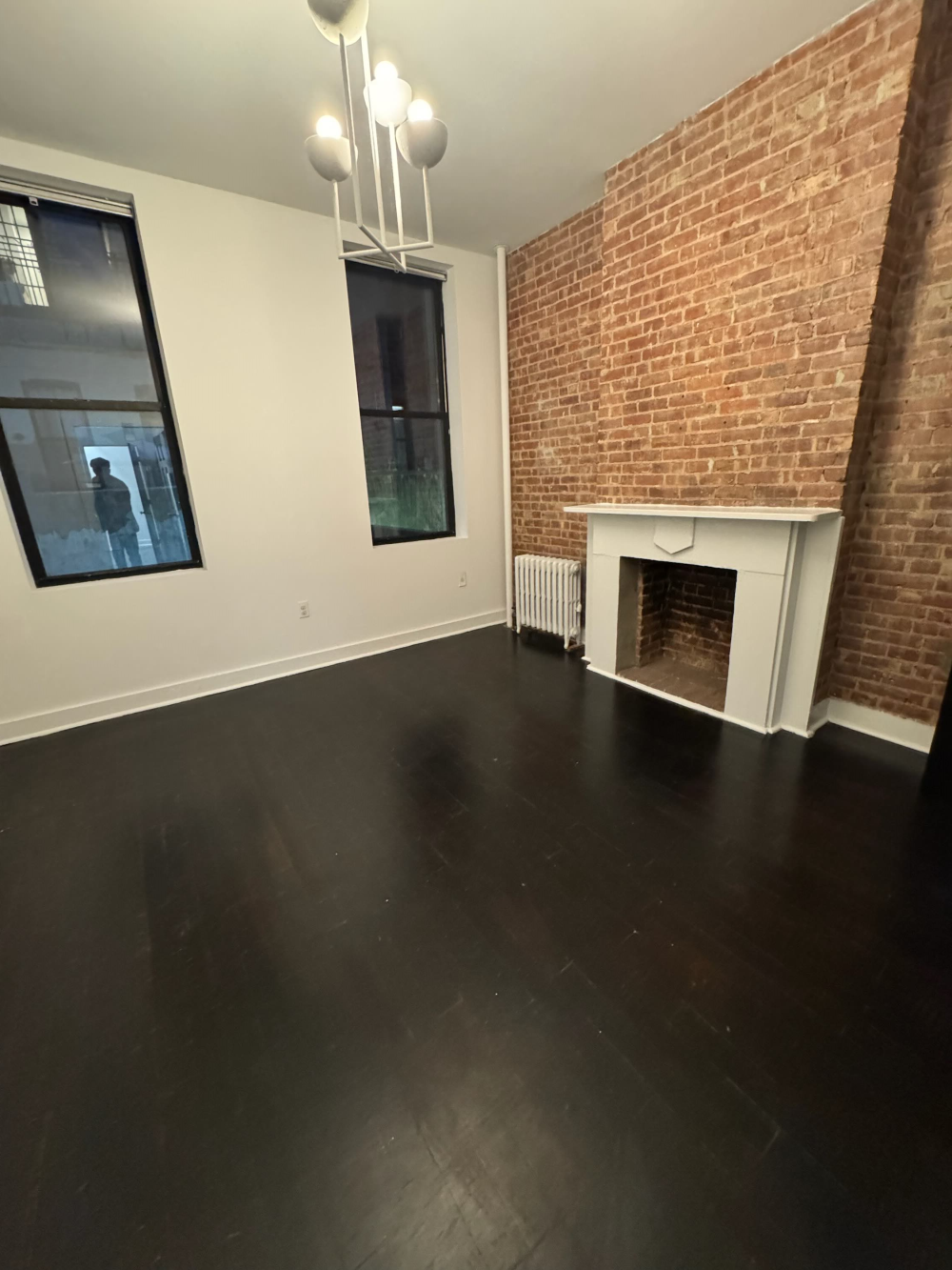 355 West 47th Street 1Re, Hells Kitchen, Midtown West, NYC - 1 Bedrooms  
1 Bathrooms  
3 Rooms - 