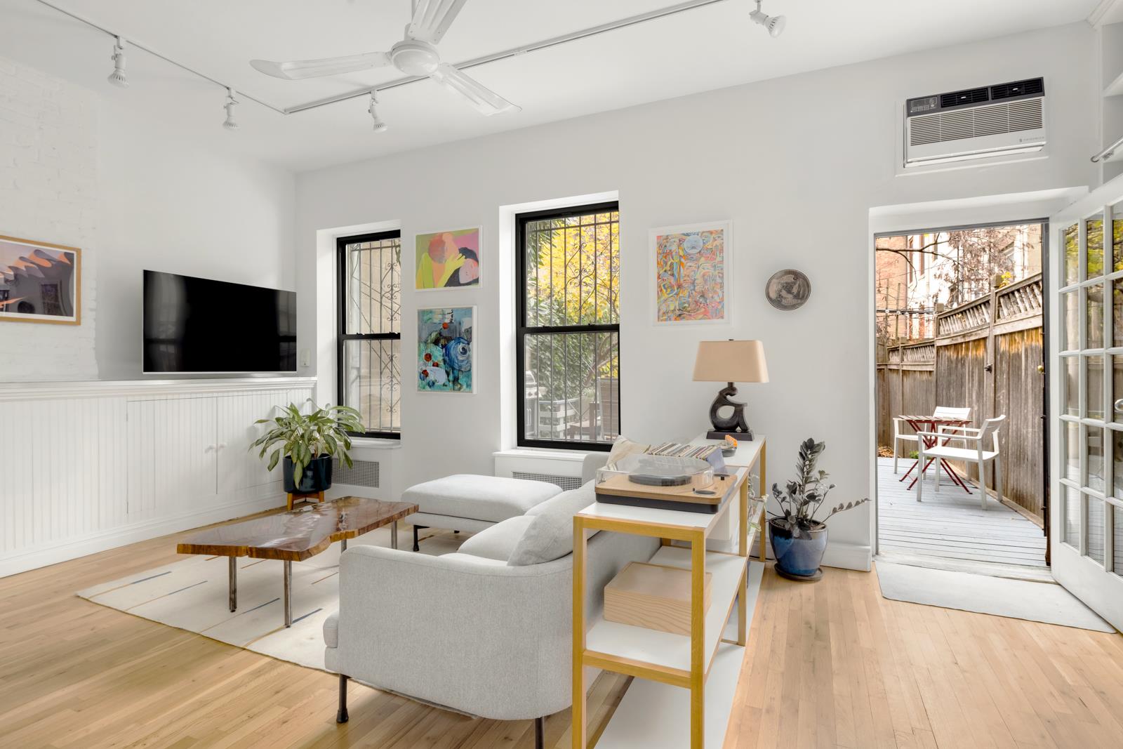 176 5th Avenue 1, Park Slope, Brooklyn, New York - 2 Bedrooms  
1.5 Bathrooms  
5 Rooms - 