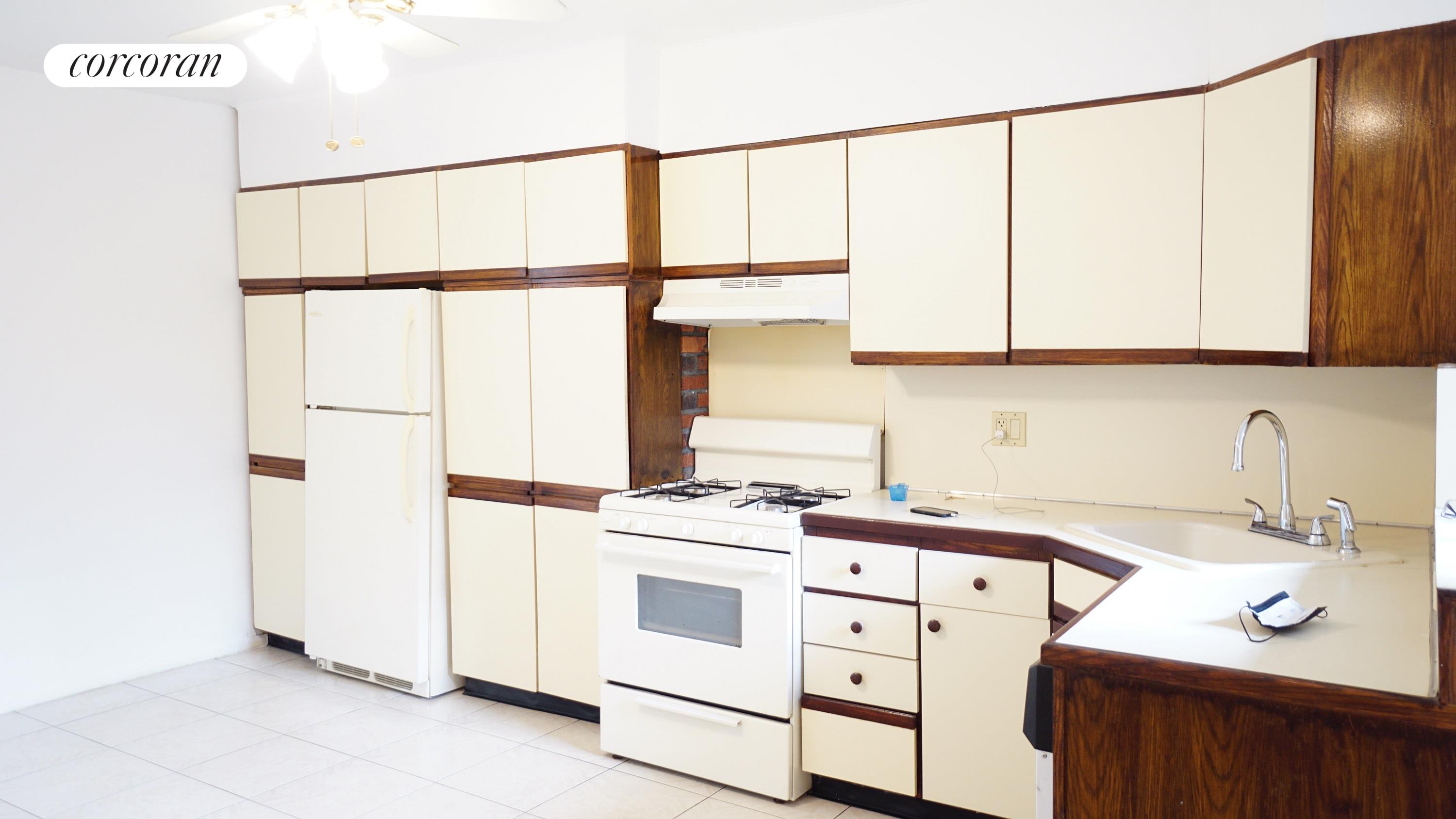 189 Devoe Street 1, Williamsburg North, Bronx, New York - 2 Bedrooms  
1 Bathrooms  
3 Rooms - 