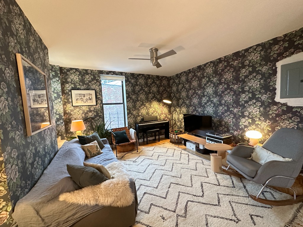 341 15th Street 2, Park Slope, Brooklyn, New York - 2 Bedrooms  
1.5 Bathrooms  
5 Rooms - 