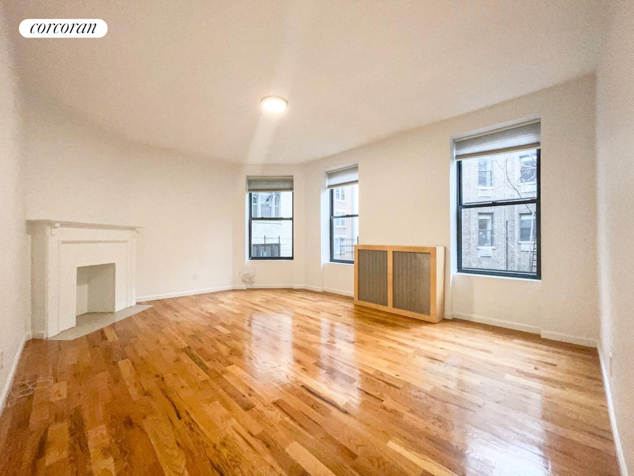 233 West 83rd Street 4D, Upper West Side, Upper West Side, NYC - 2 Bedrooms  
1 Bathrooms  
4 Rooms - 